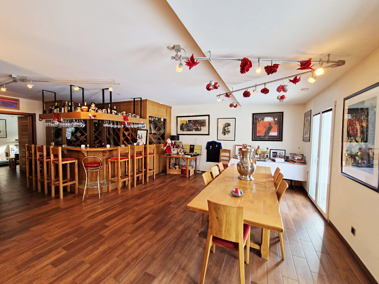 Esszimmer mit Barbereich