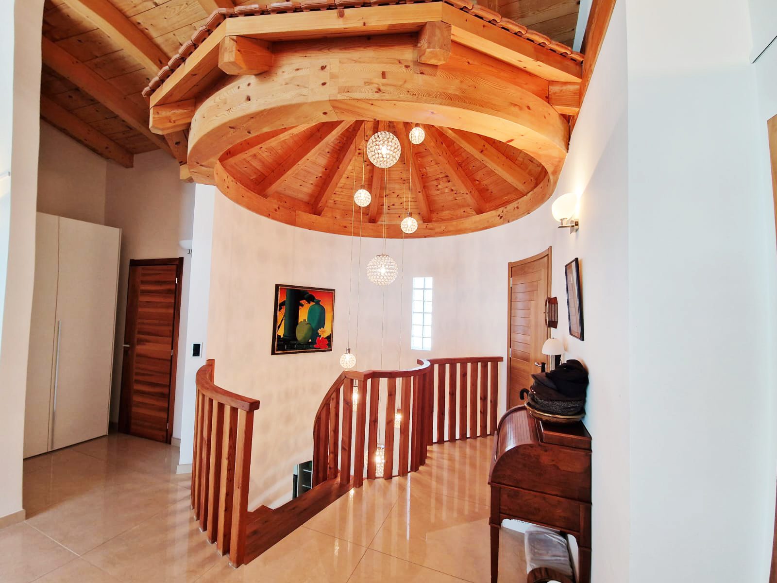 Treppe mit Holzgestaltung