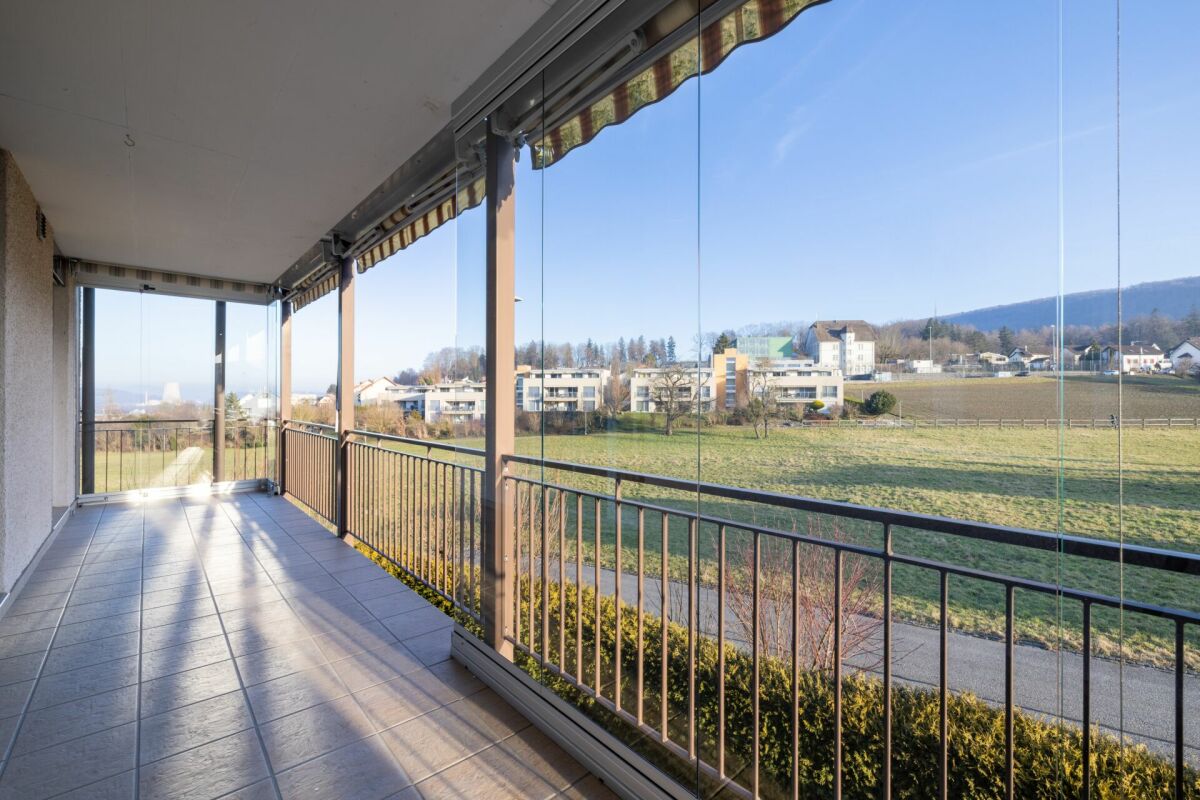 Überdachter Balkon mit Weitblick