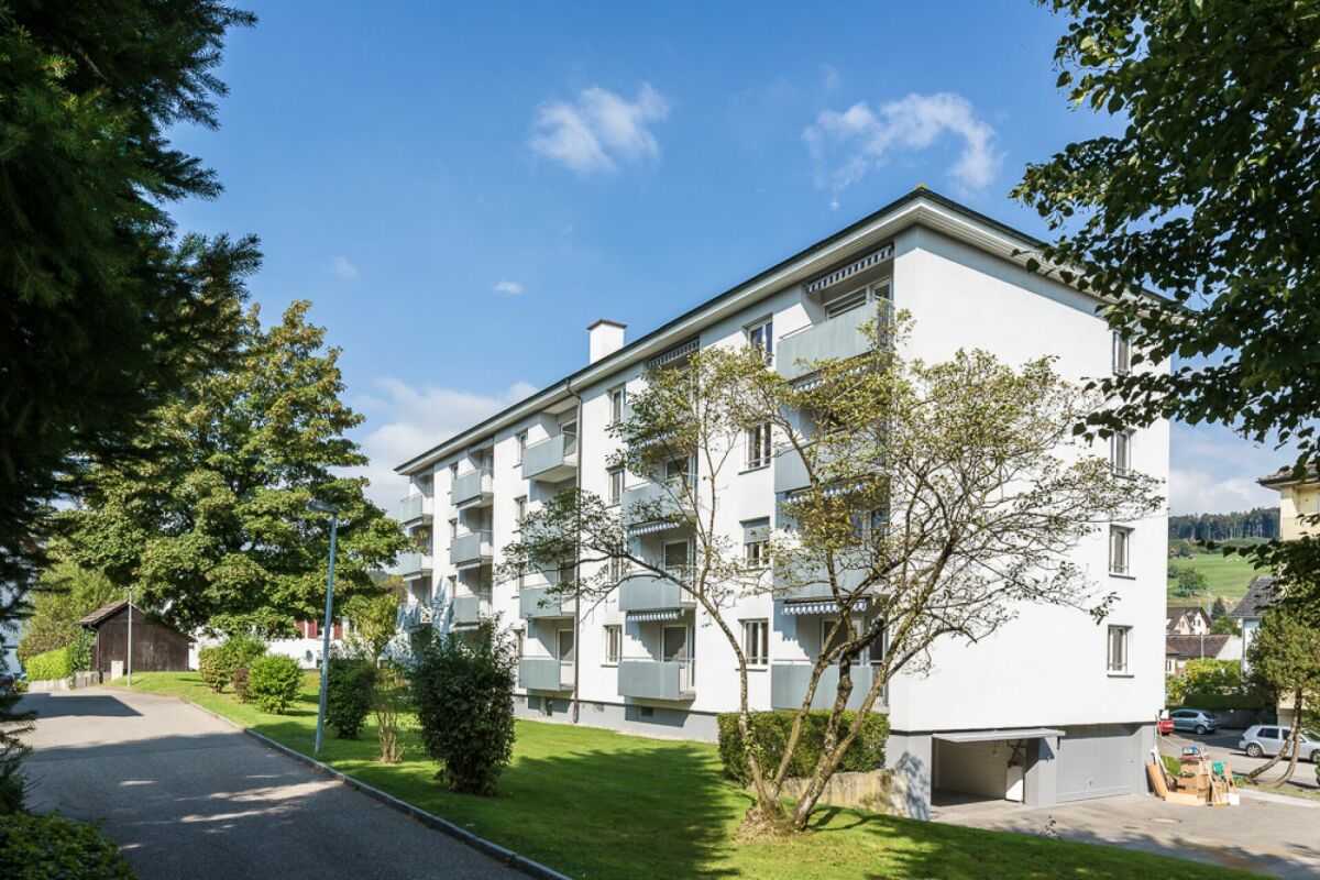 Geräumige Etagenwohnung im Grünen – Eschenbach SG