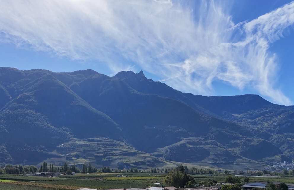 Berglandschaft mit weiter Himmelsszene