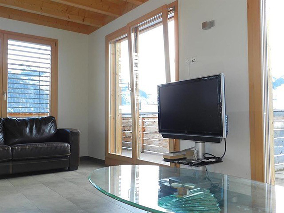 Helles Wohnzimmer mit Glasfront