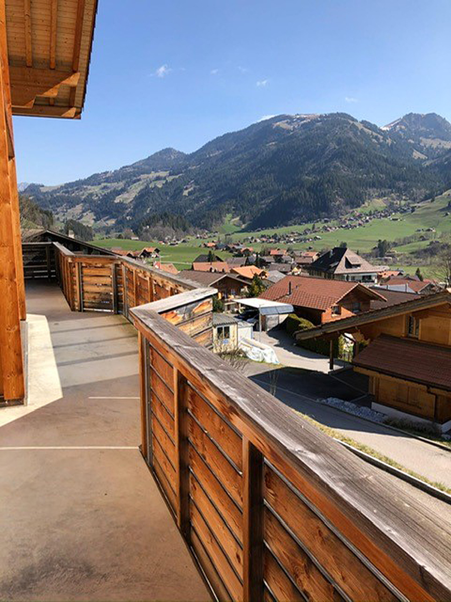 Balkon mit Bergblick