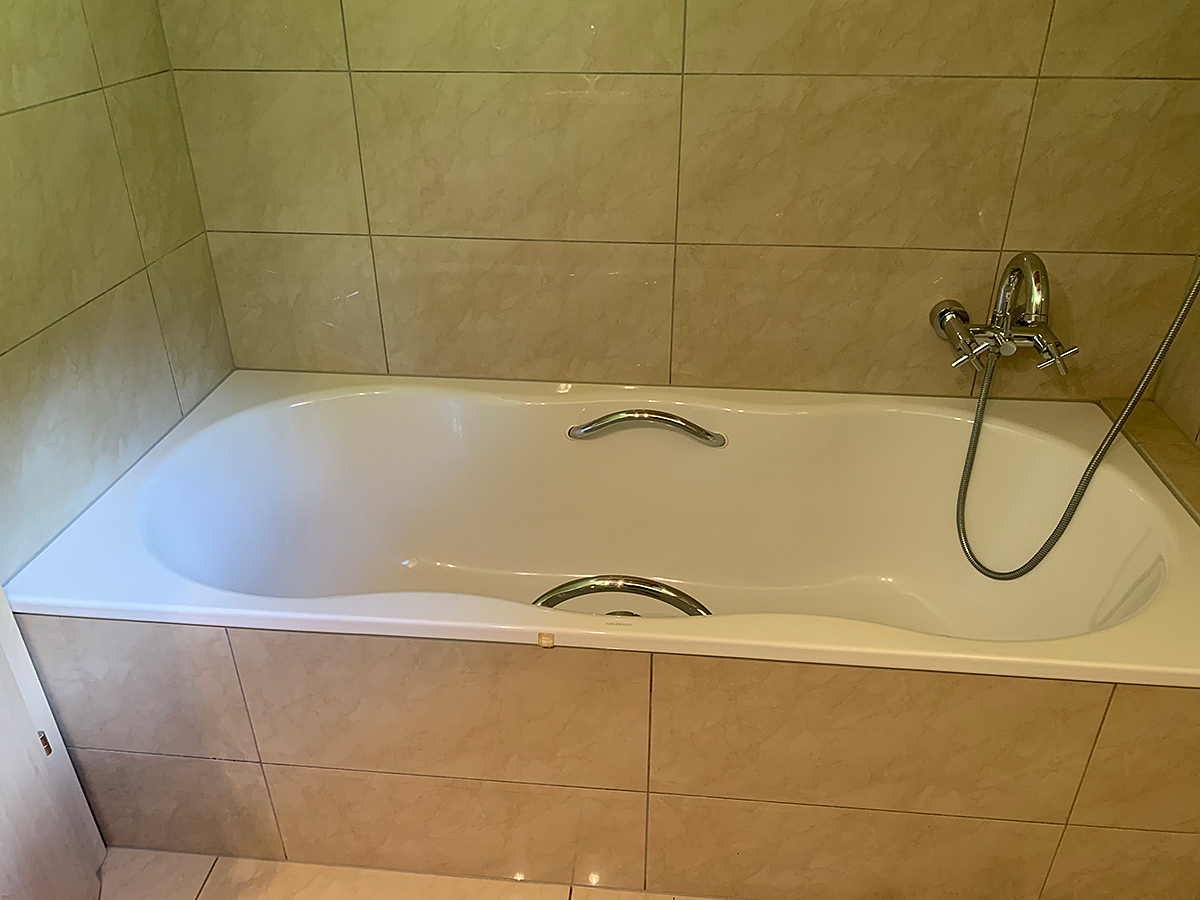 Badezimmer mit Badewanne