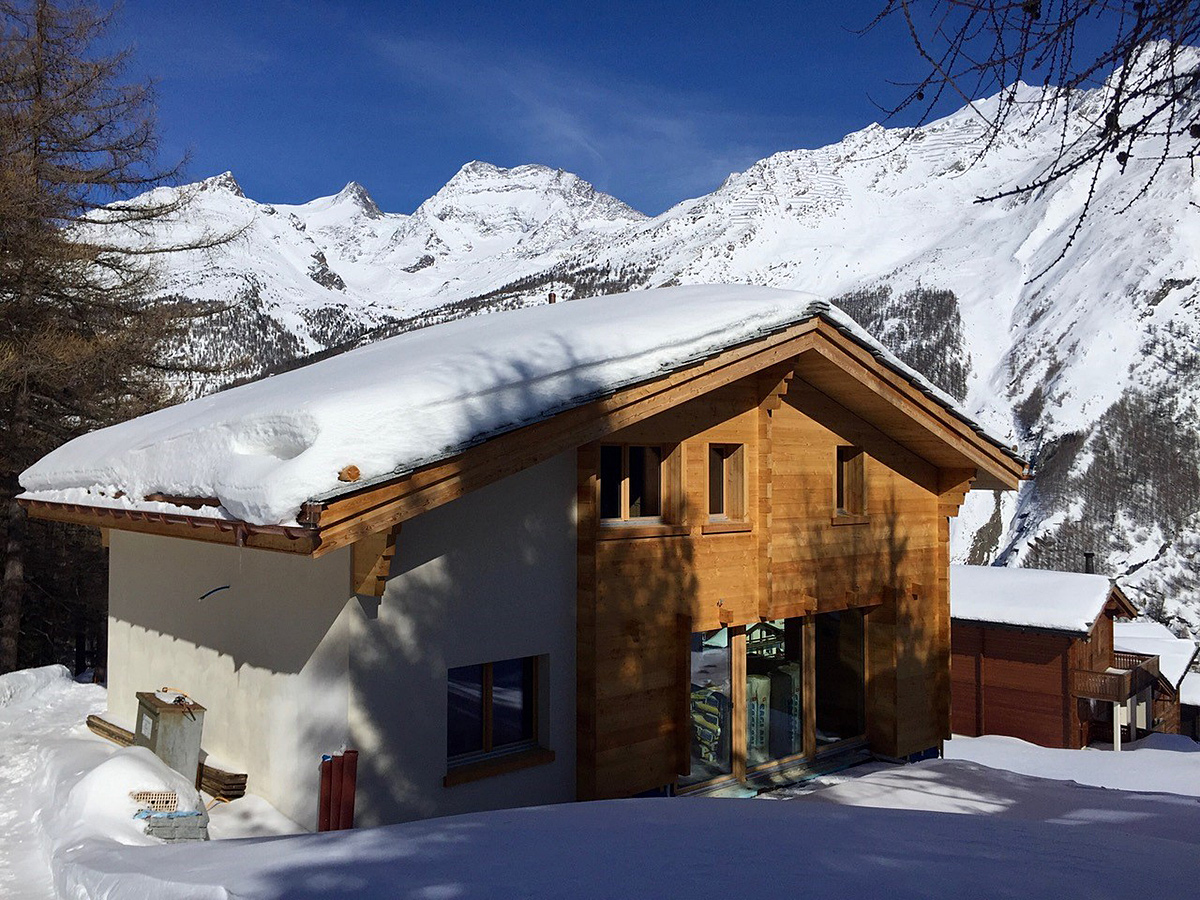 Alpine-Chalet im Schnee