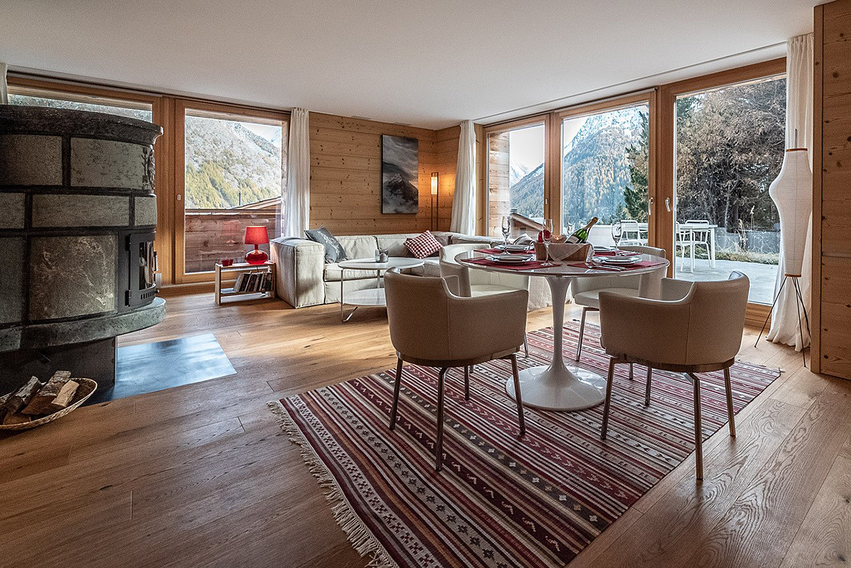 Wohn- und Essbereich mit Panoramablick
