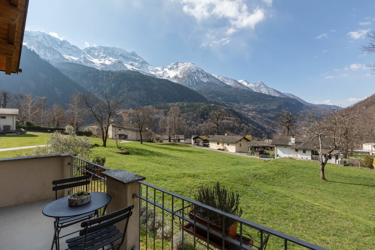 Balkon mit Bergblick