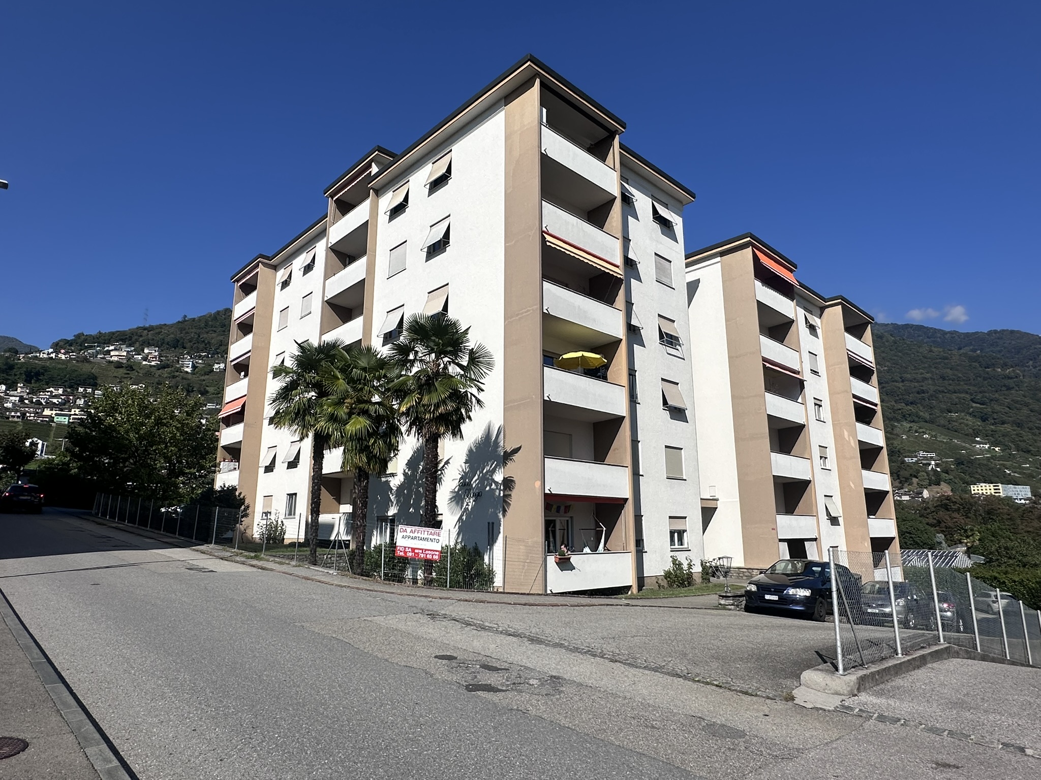 Mehrfamilienhaus in Hanglage
