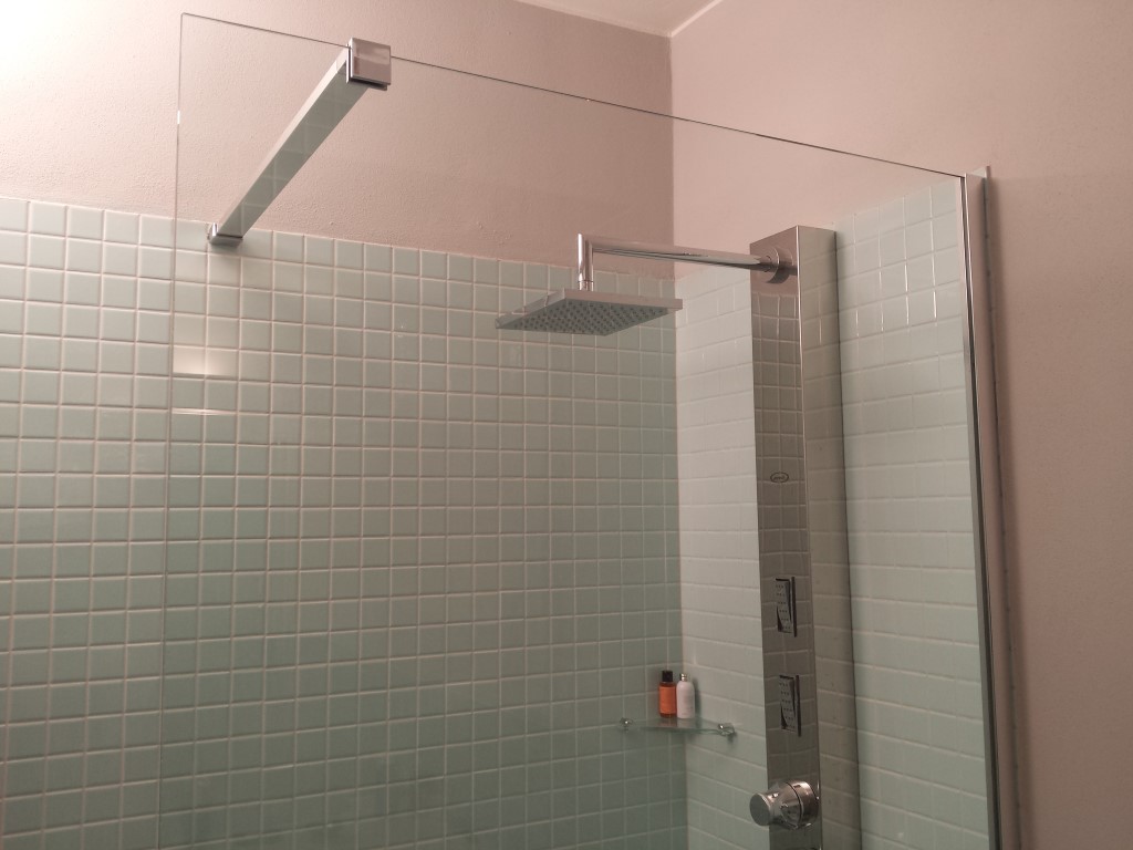 Badezimmer mit begehbarer Dusche