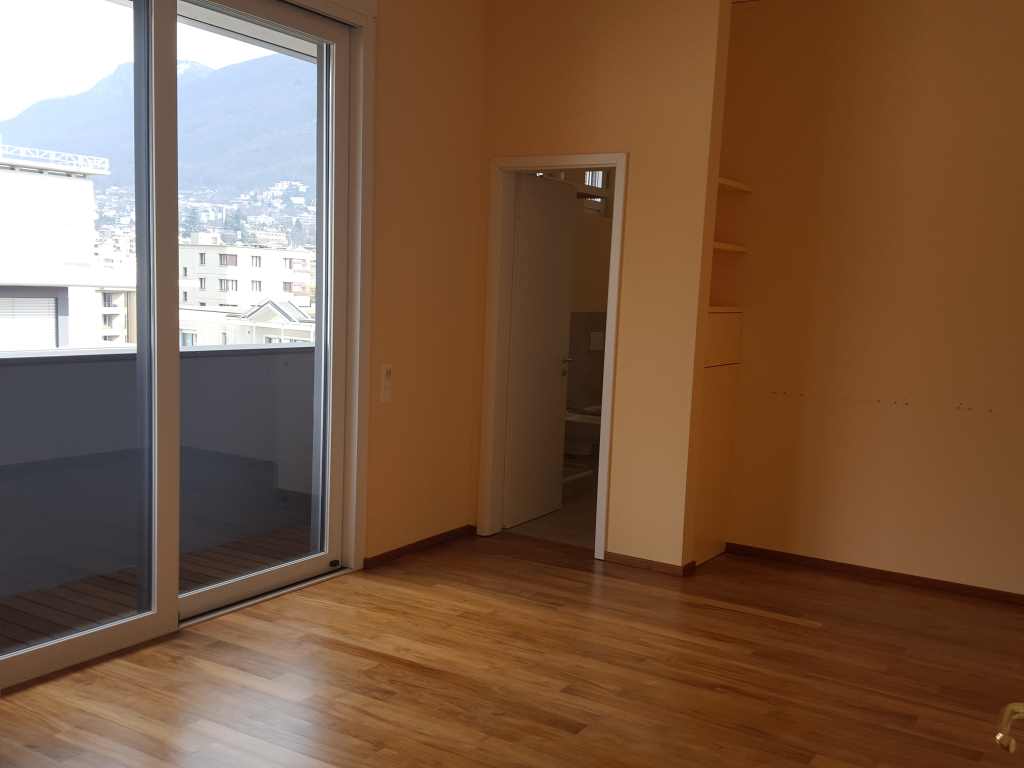 Wohnraum mit Balkonzugang