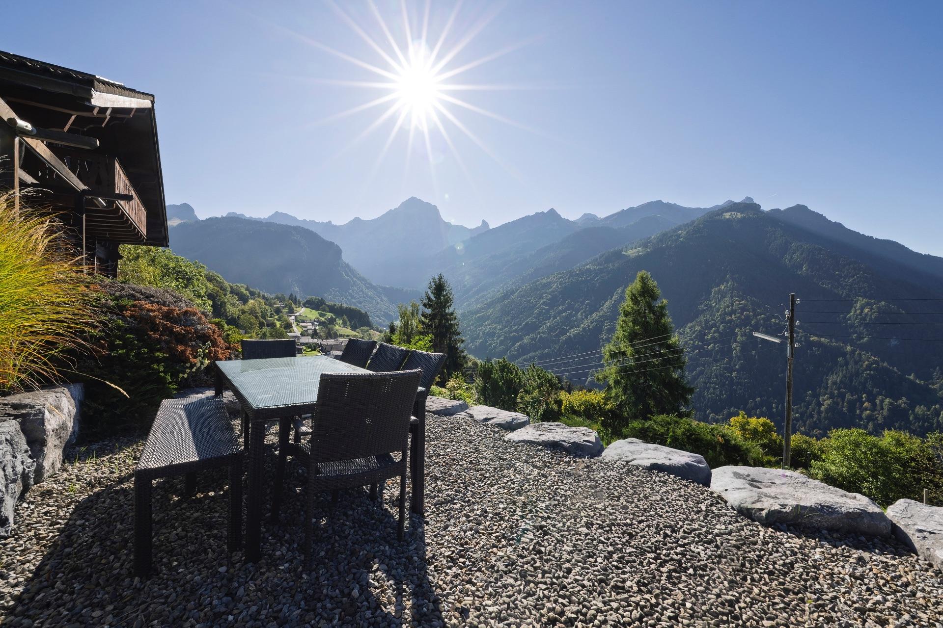 Terrasse mit Bergpanorama