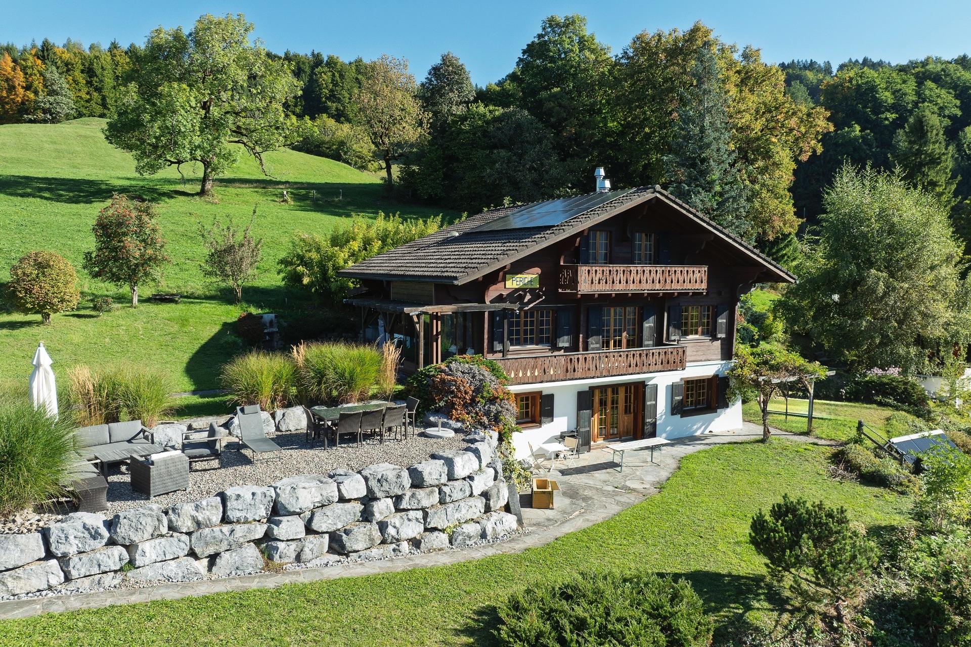 Alpenchalet mit großer Gartenanlage