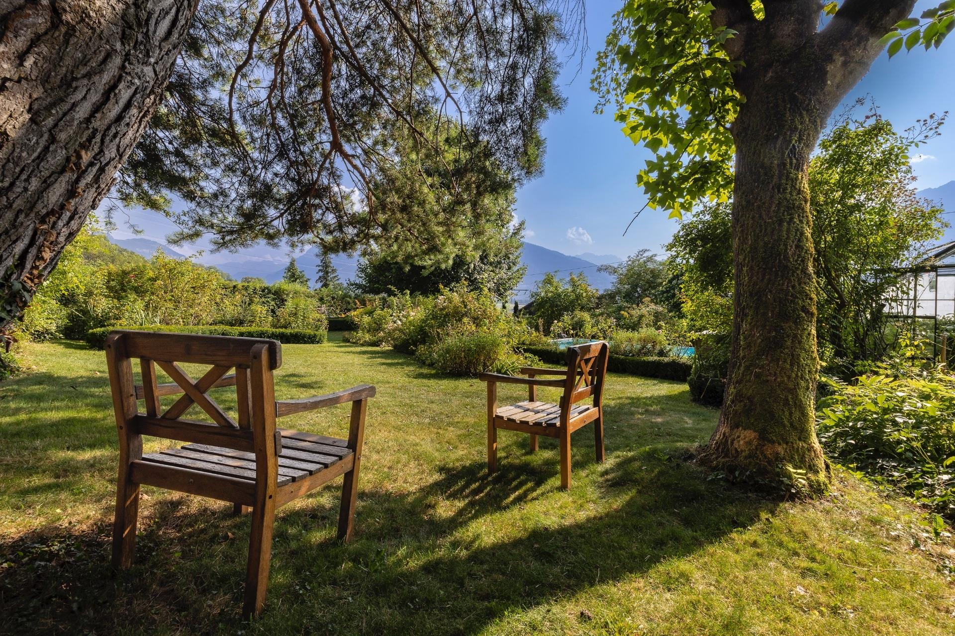 Garten mit Bergblick