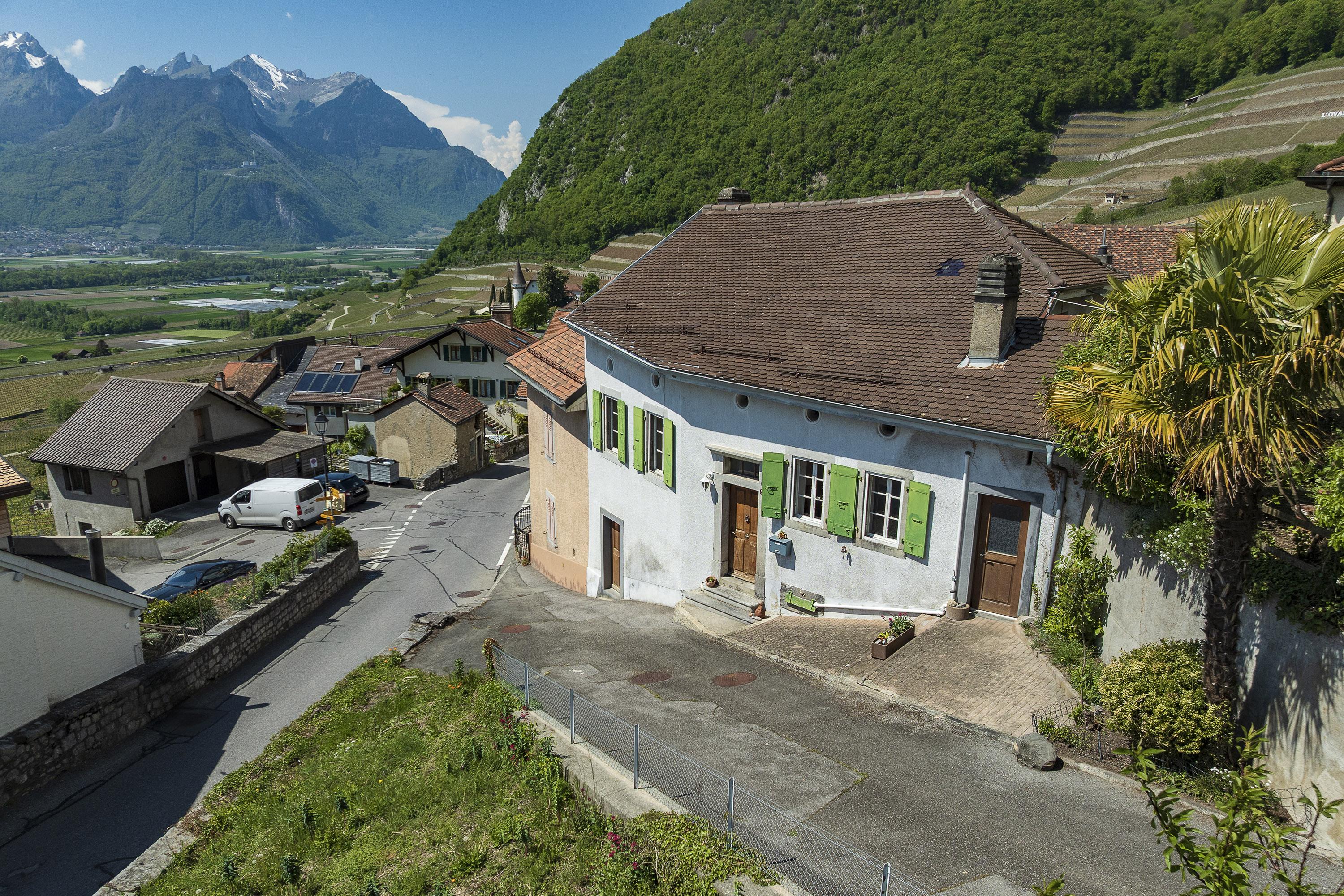 Berghaus mit Talblick