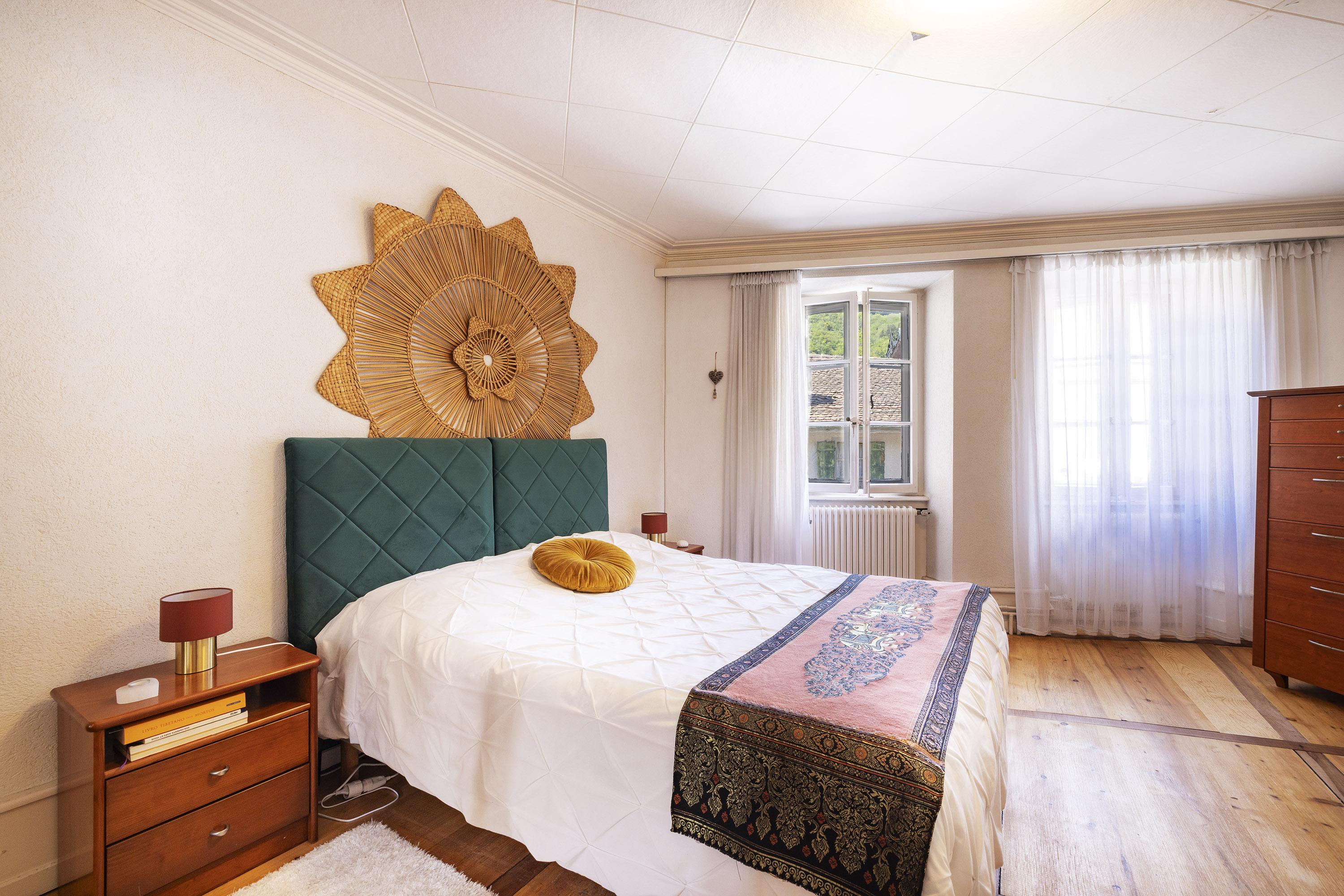 Gemütliches Schlafzimmer mit Boho-Dekor