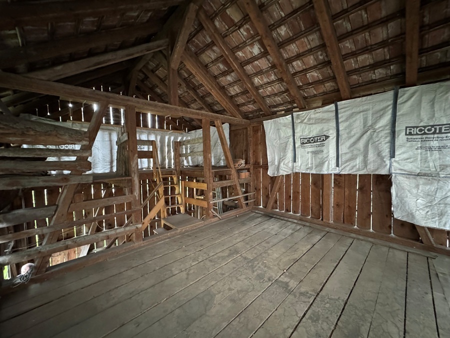 Dachboden mit Holztragwerk