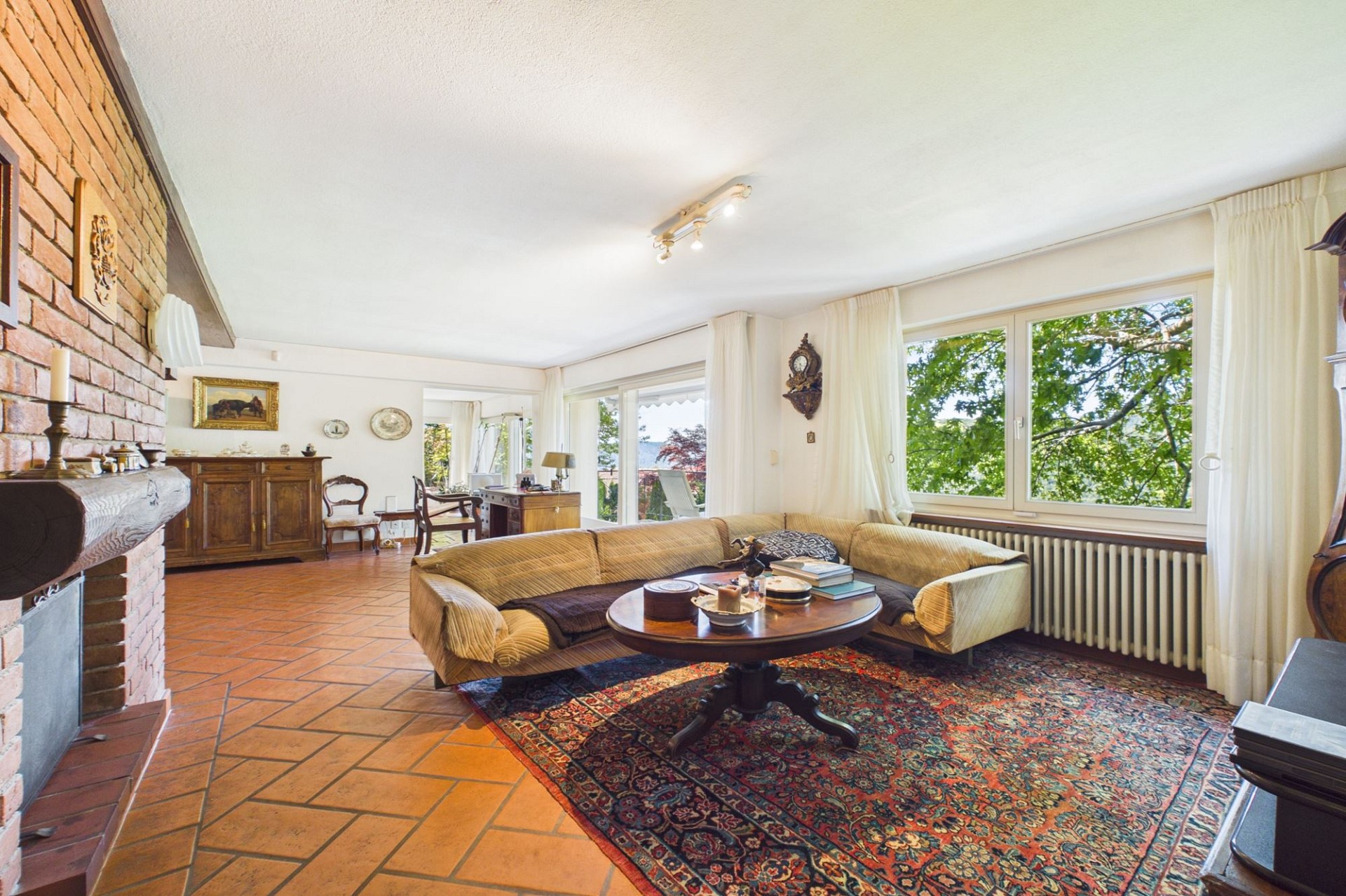Elegantes Einfamilienhaus mit Pool und Panoramablick auf den Monte Lema in Aranno – Aranno