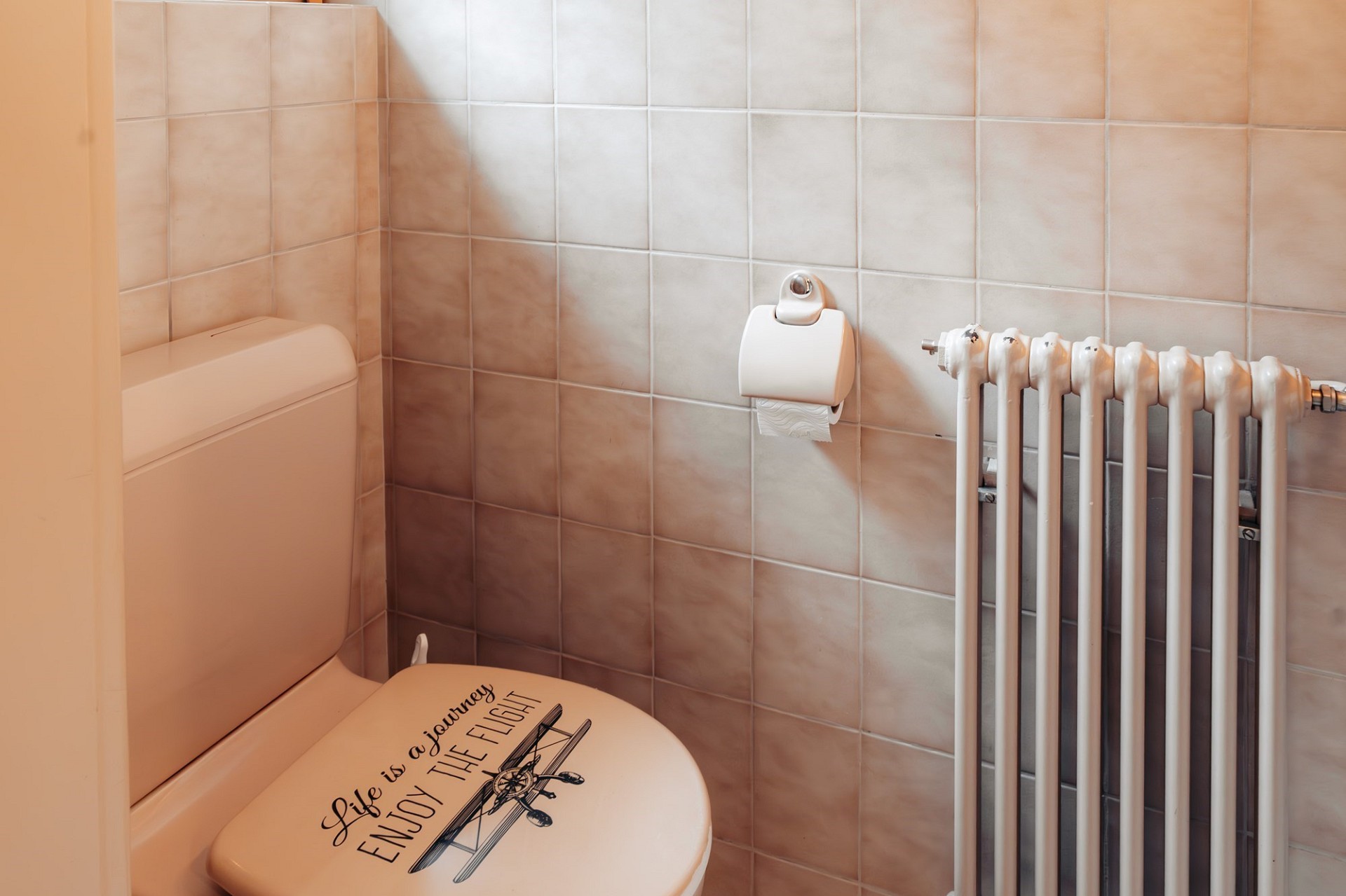 Gäste-WC mit Heizkörper