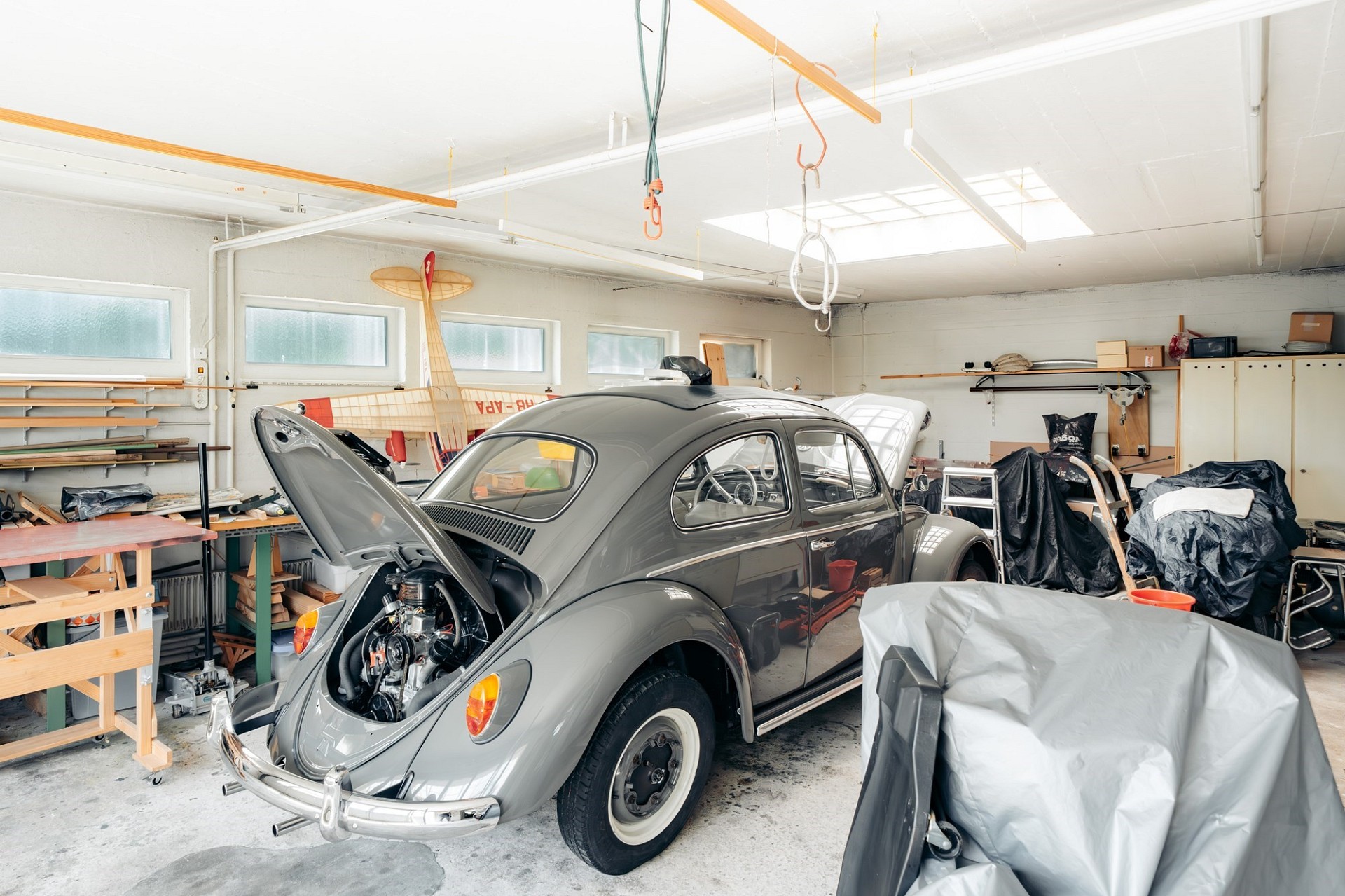 Werkstatt/Garage mit Oldtimer