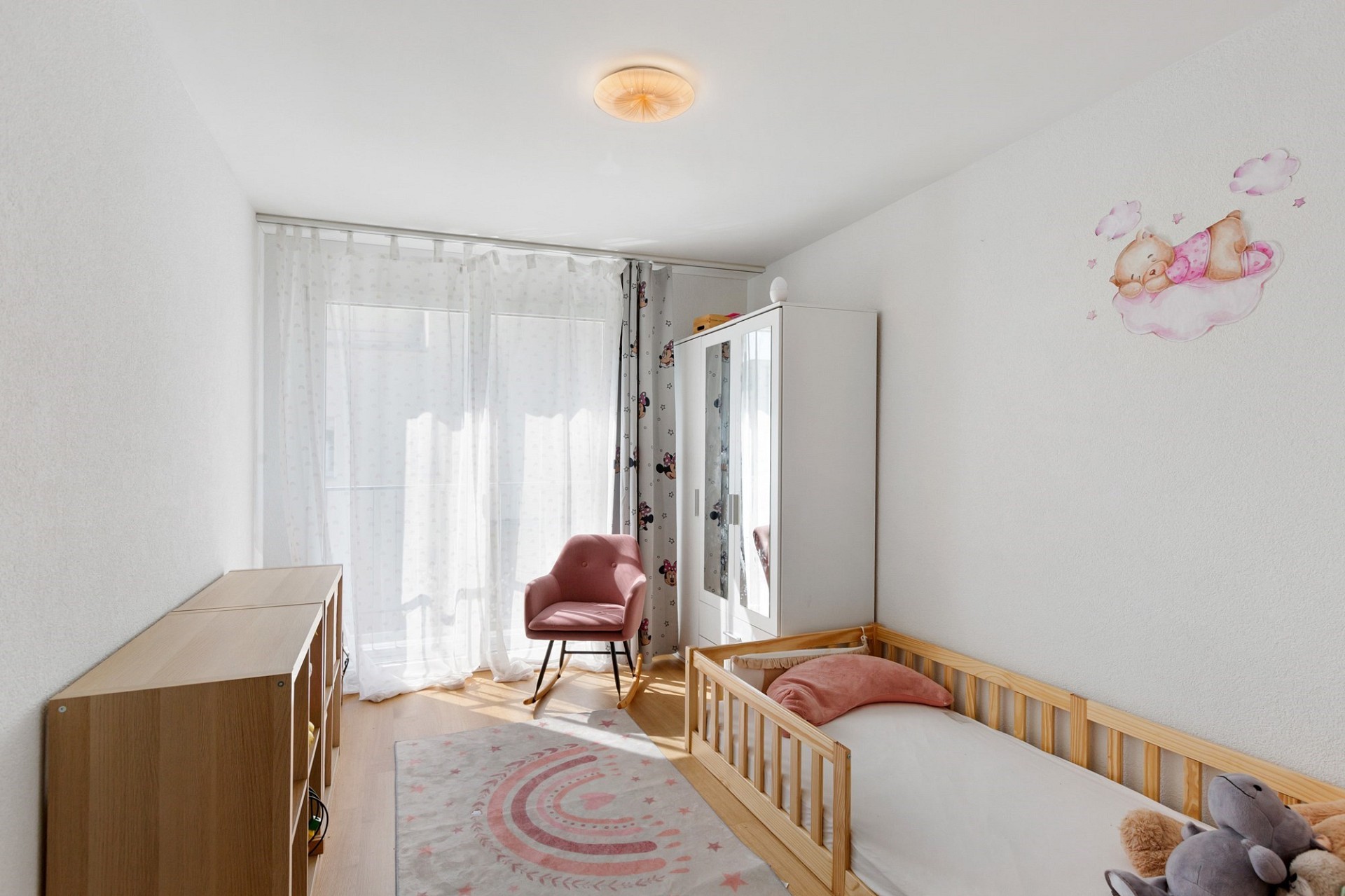 Kinderzimmer mit Tageslicht