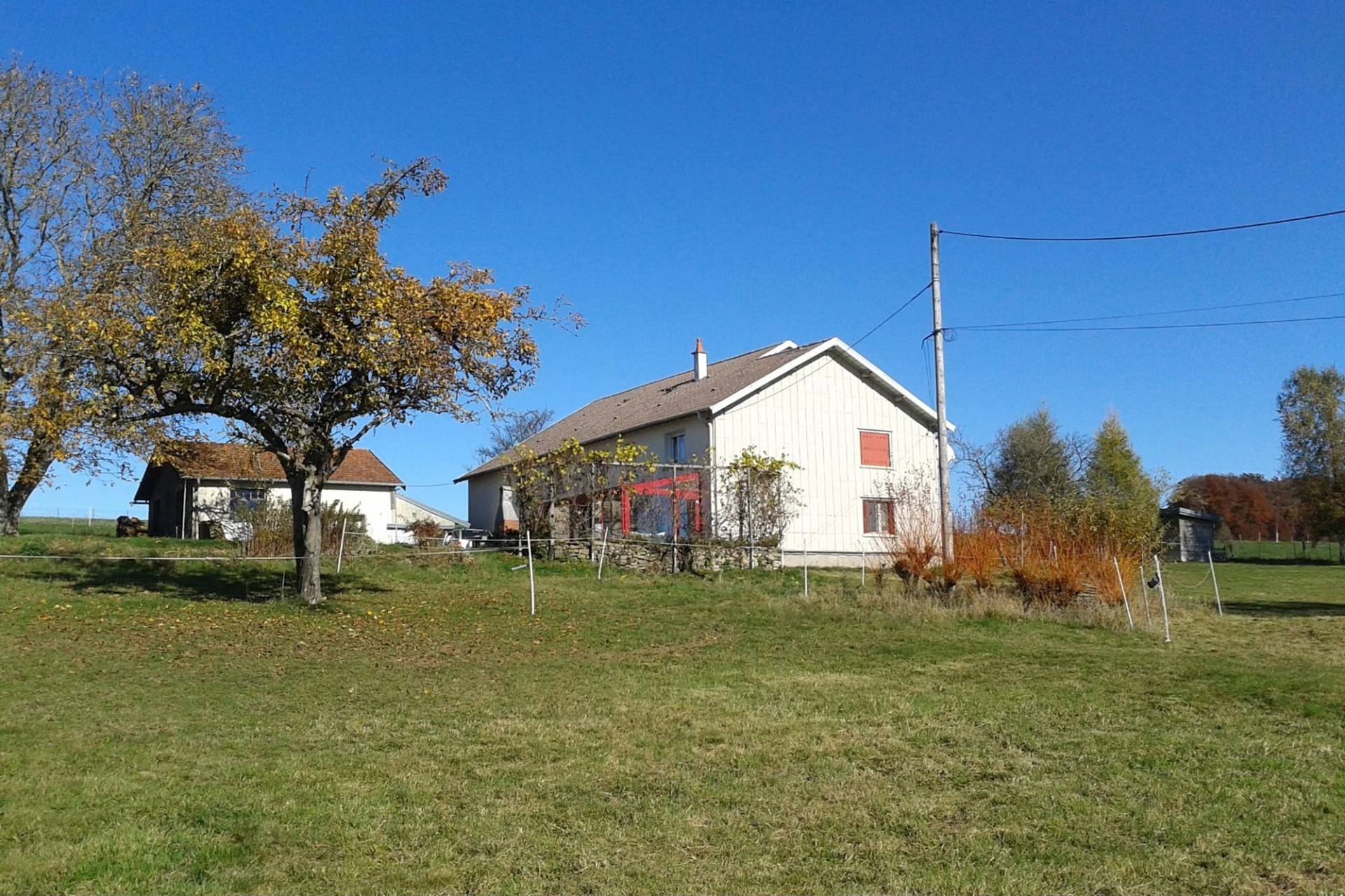 Ländliches Einfamilienhaus mit großem Garten