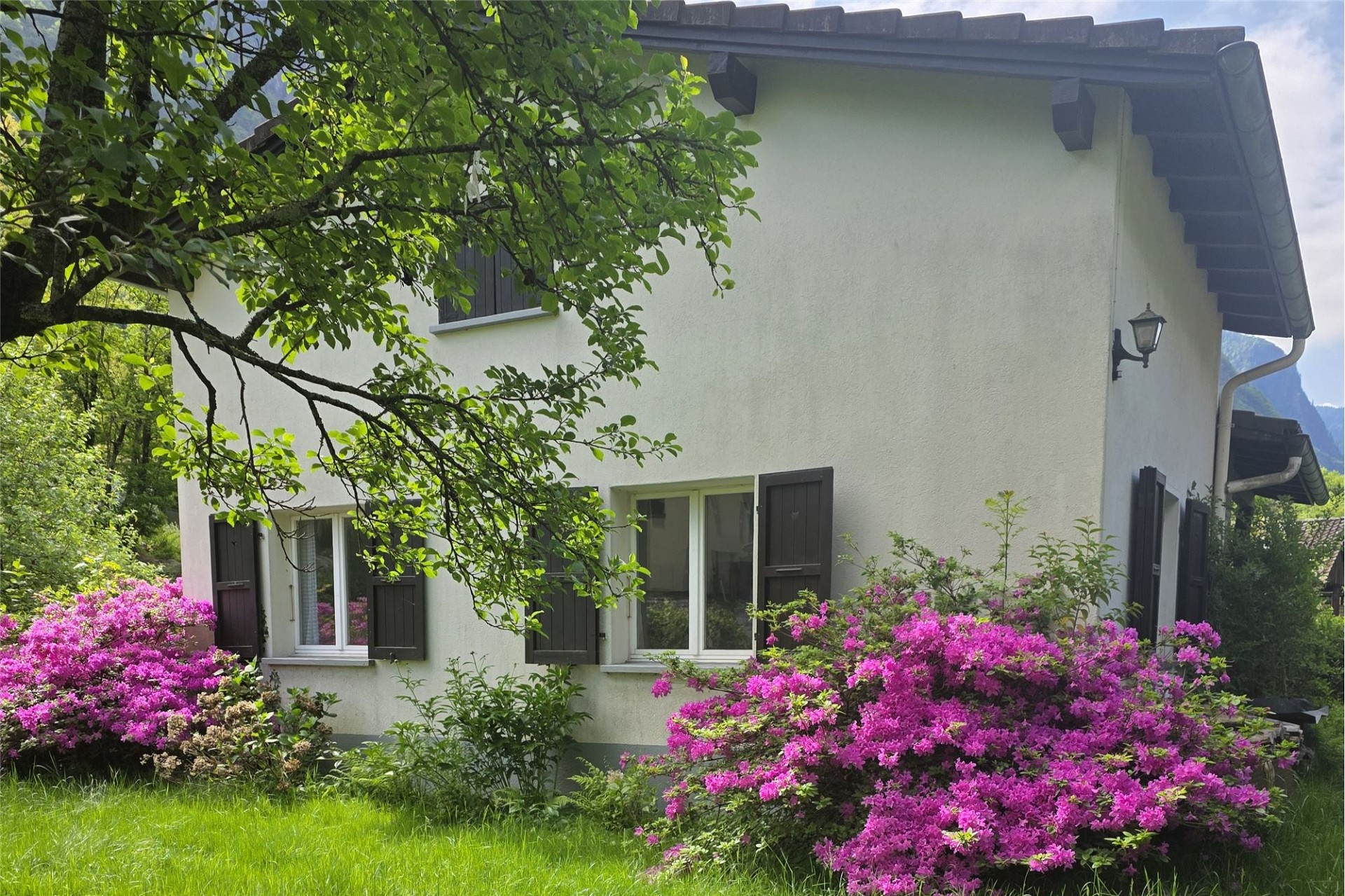 Gepflegtes Einfamilienhaus mit Garten in ruhiger Wohnlage – Lostallo