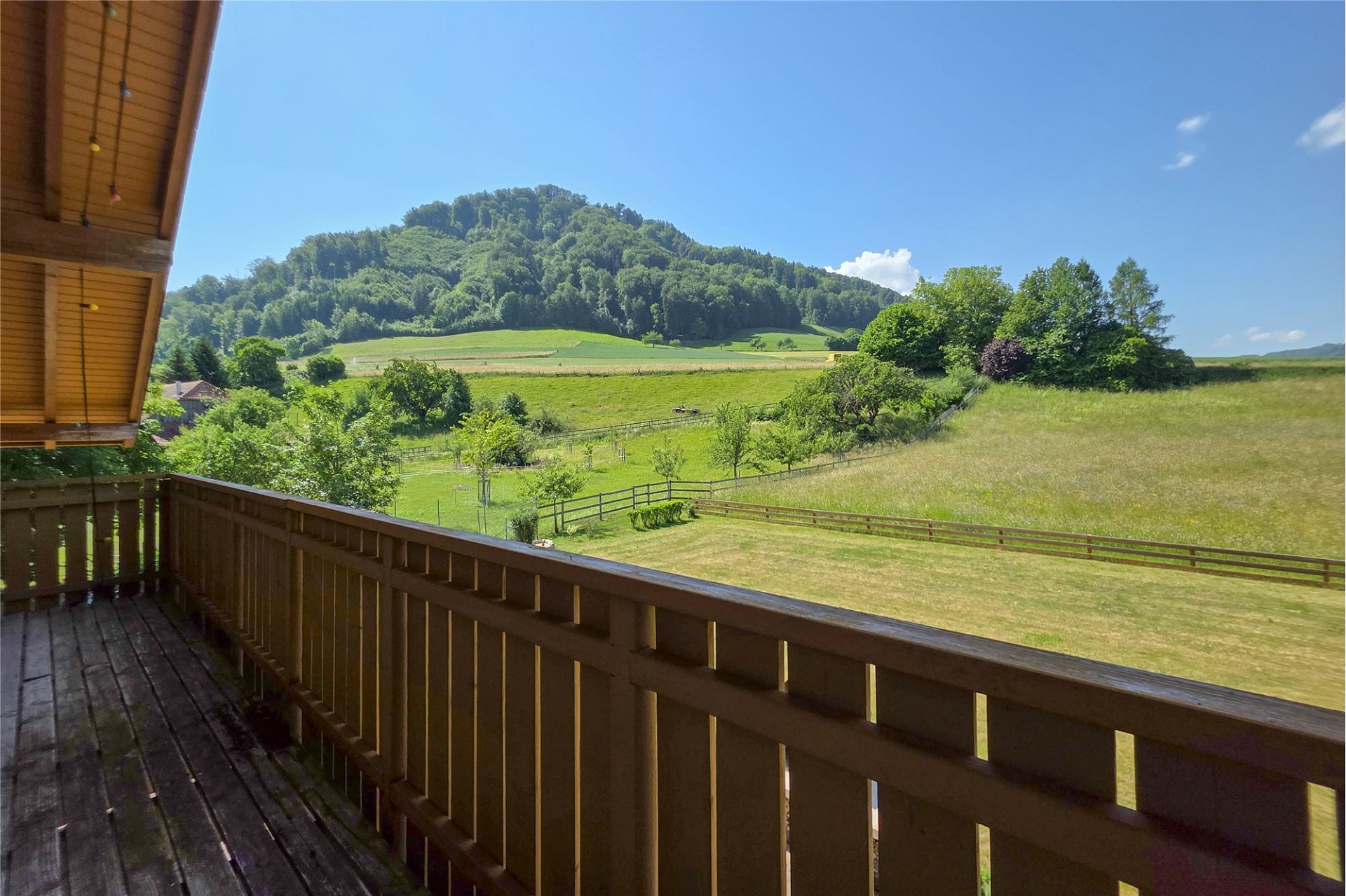 Balkon mit Panoramablick ins Grüne