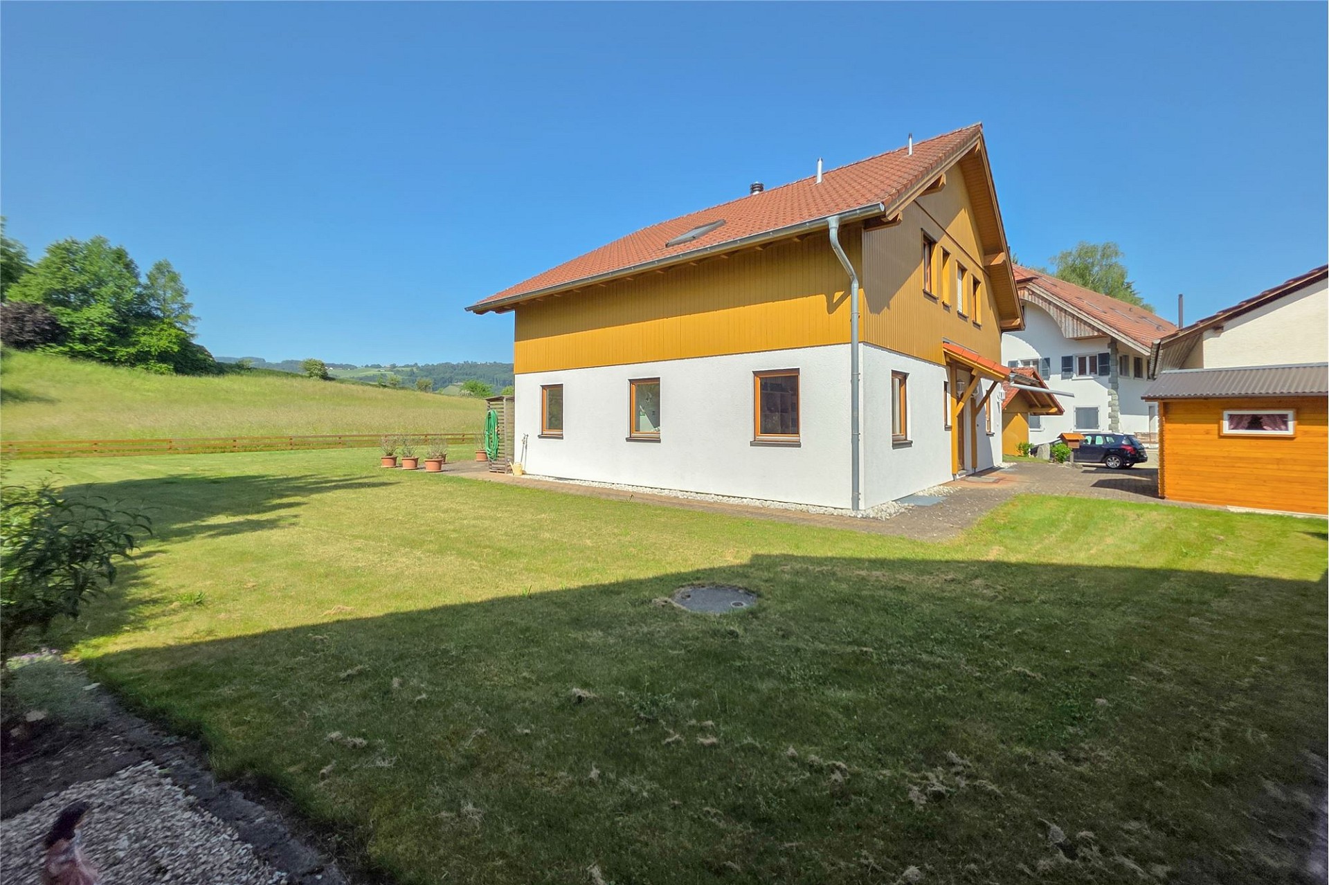 Ländliches Einfamilienhaus mit großem Garten