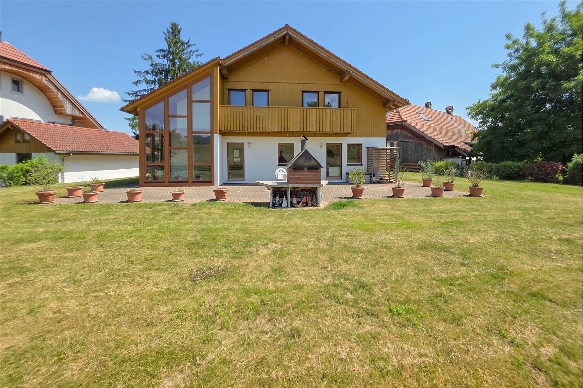 Ländliches Einfamilienhaus mit großem Garten
