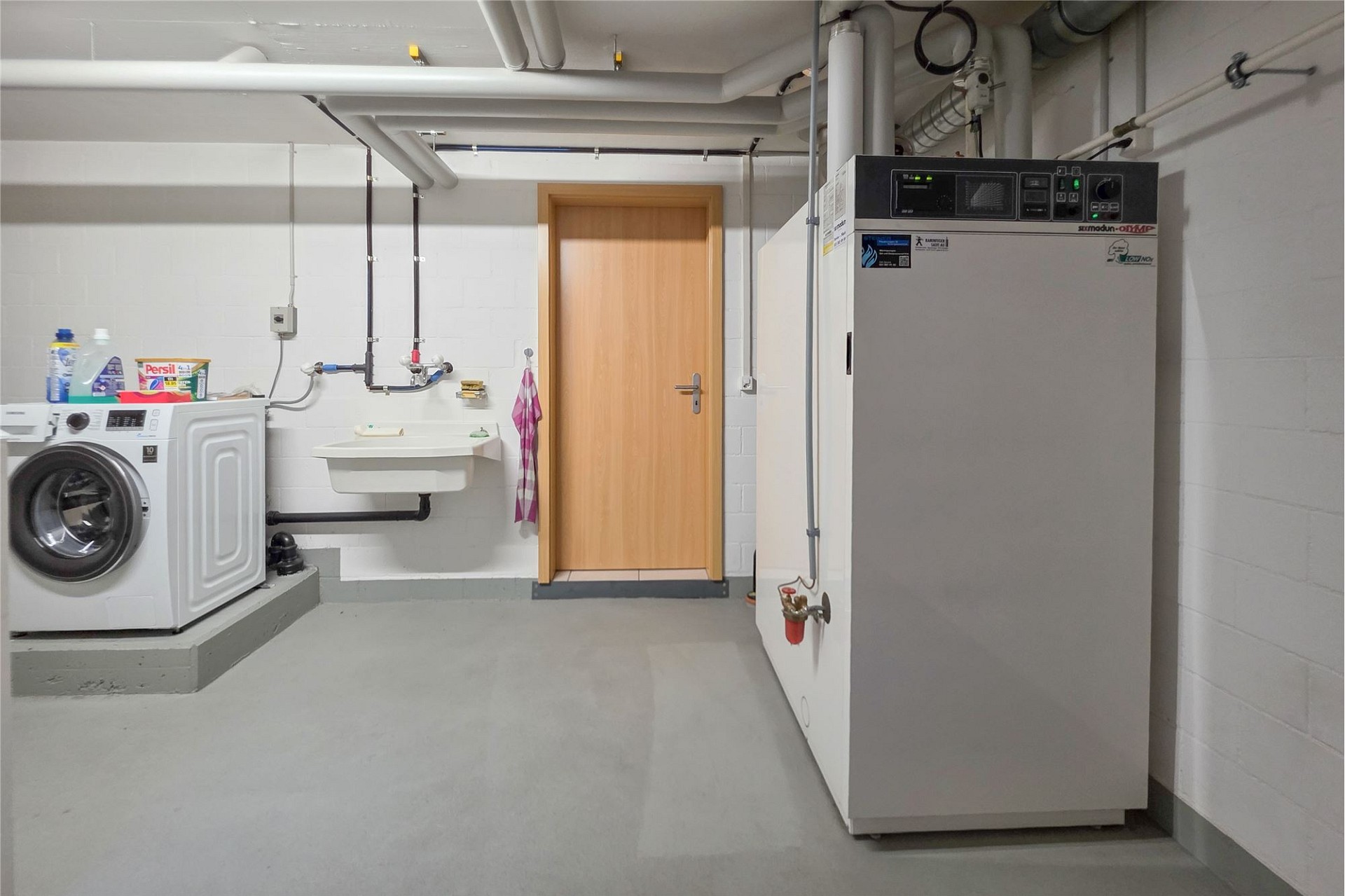 Hauswirtschaftsraum mit Technikgeräten