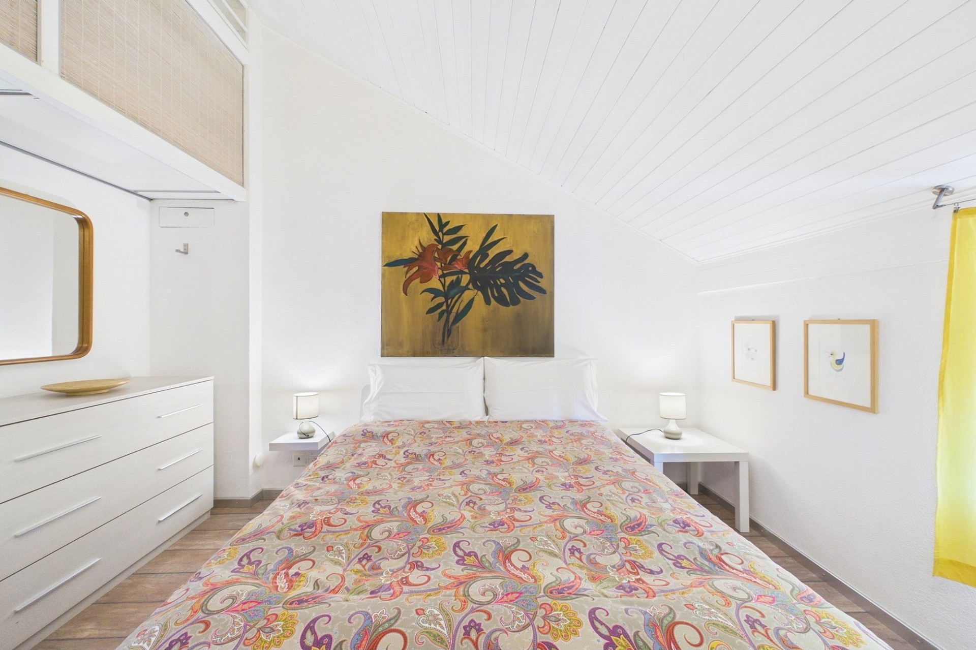 Helles Schlafzimmer im Dachgeschoss