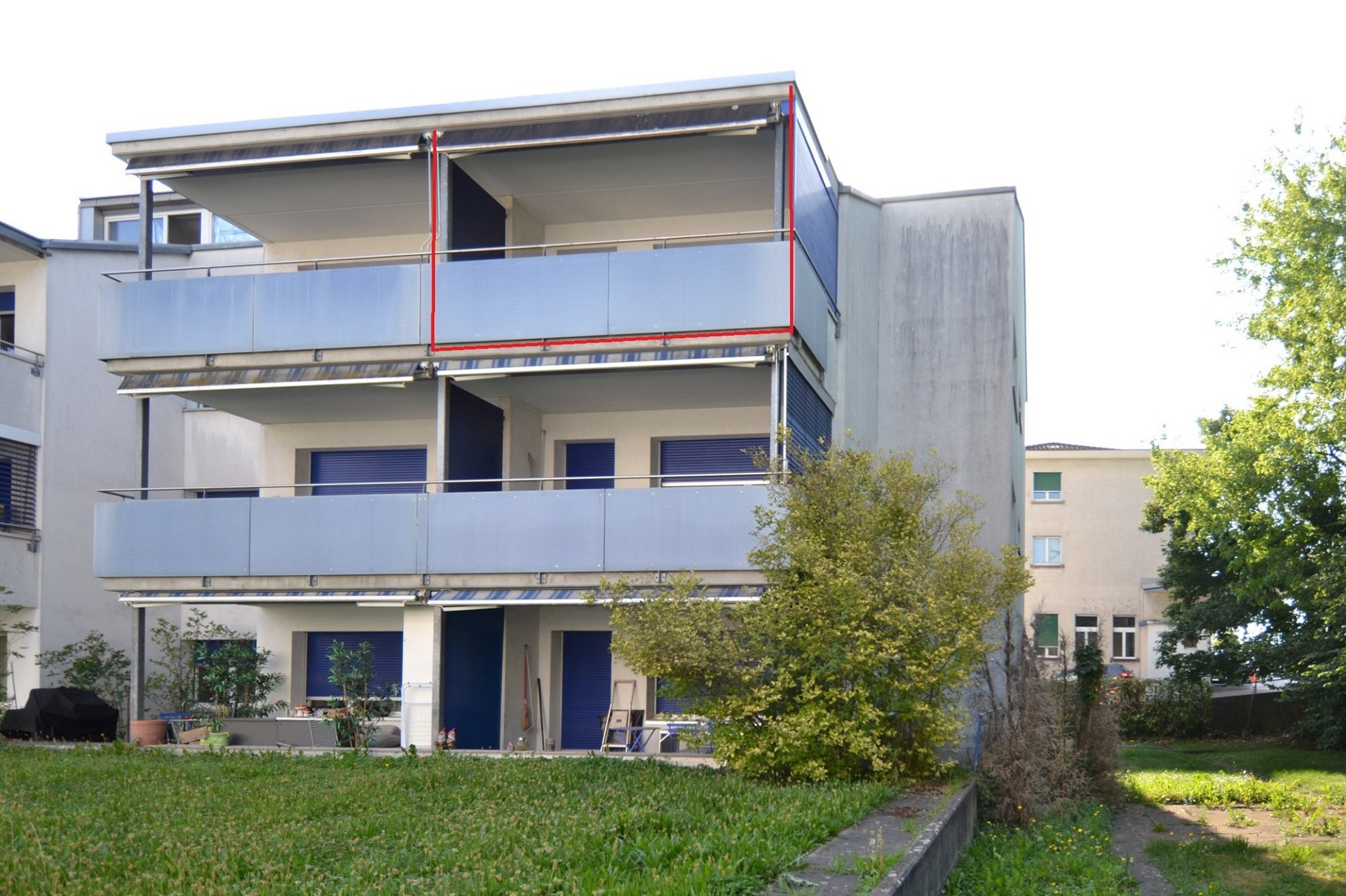 Mehrfamilienhaus mit Balkonen