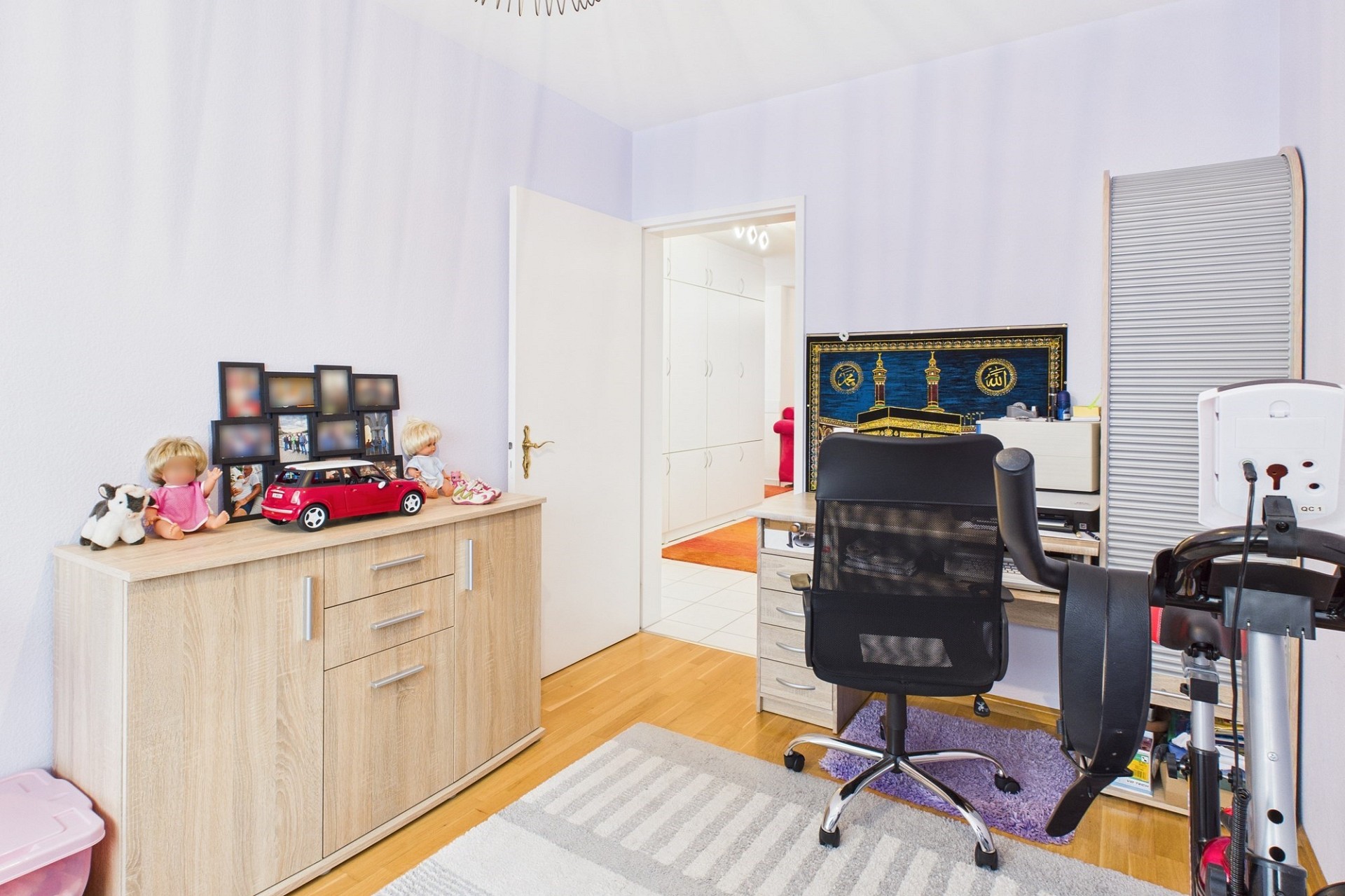 Homeoffice mit Kinder- und Sportbereich