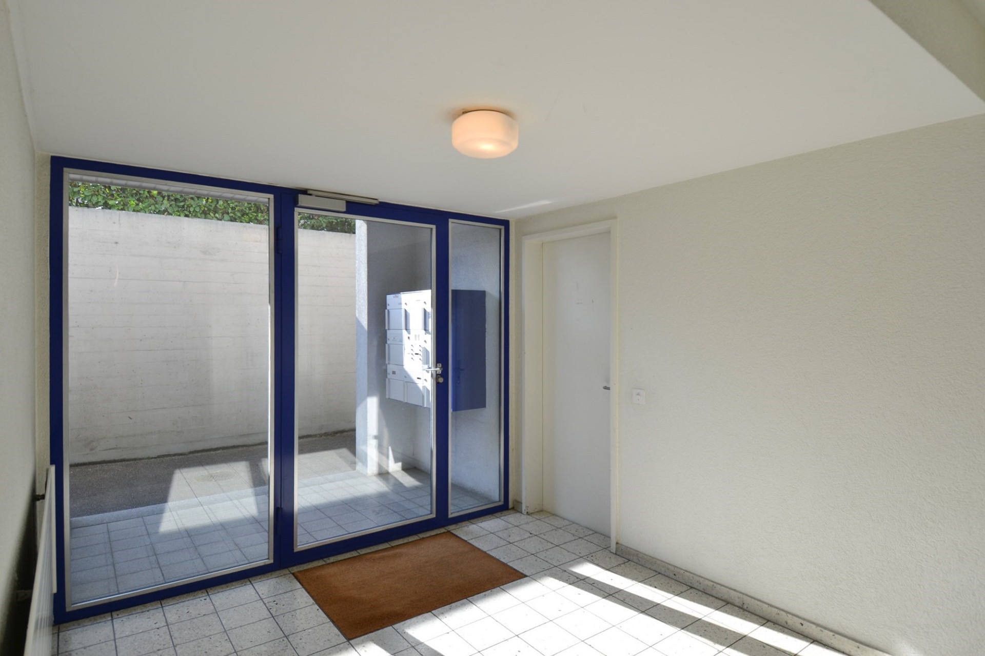 Eingangsbereich mit Glasfront