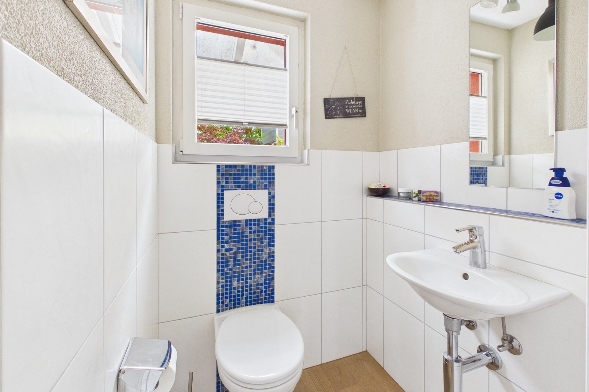Gäste-WC mit Fenster