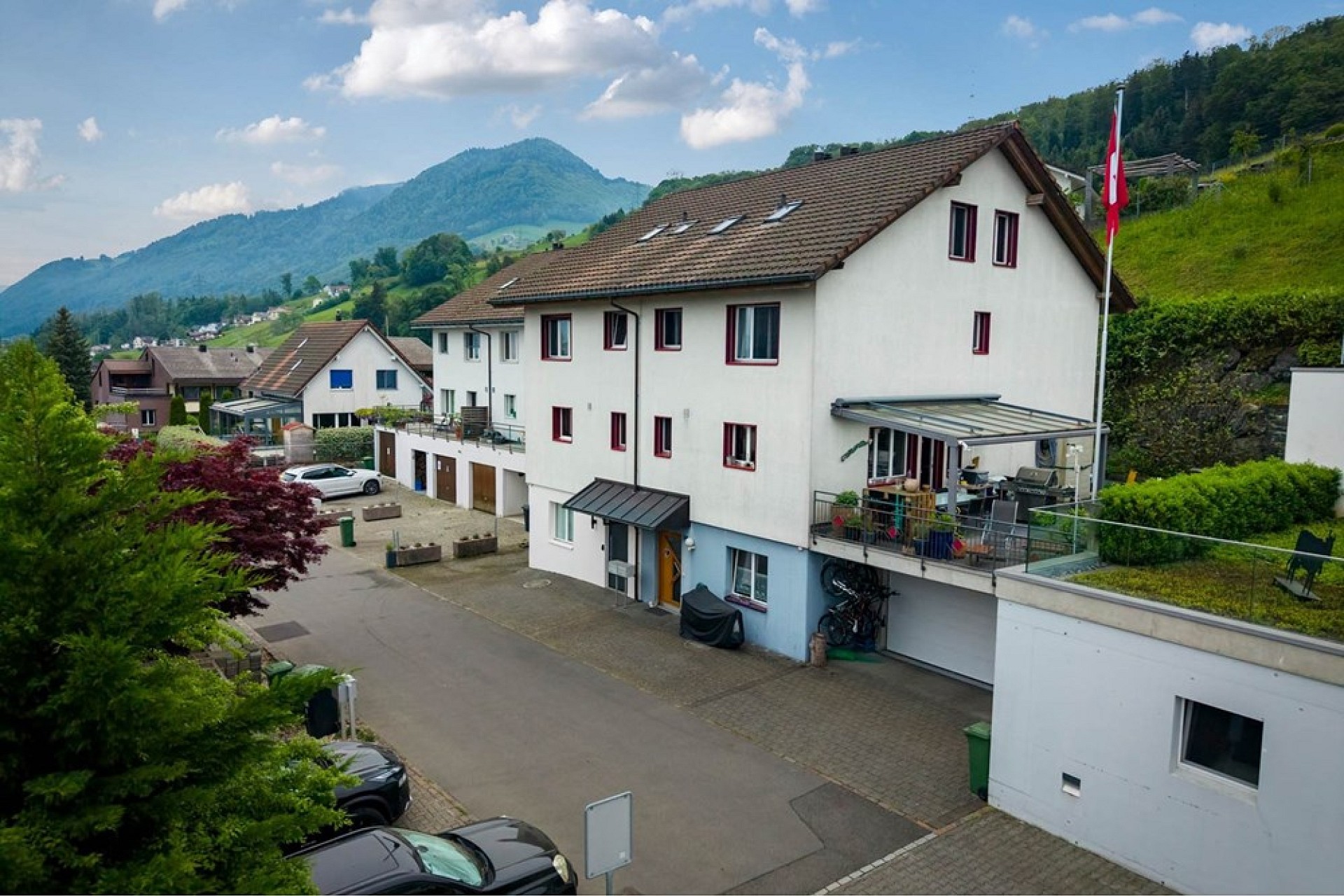 Alpines Wohnhaus mit Bergblick