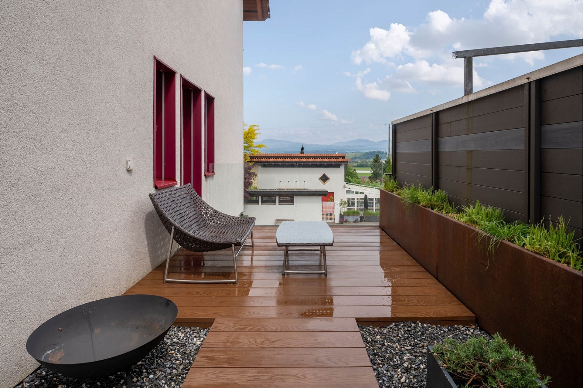 Dachterrasse mit Blick ins Tal