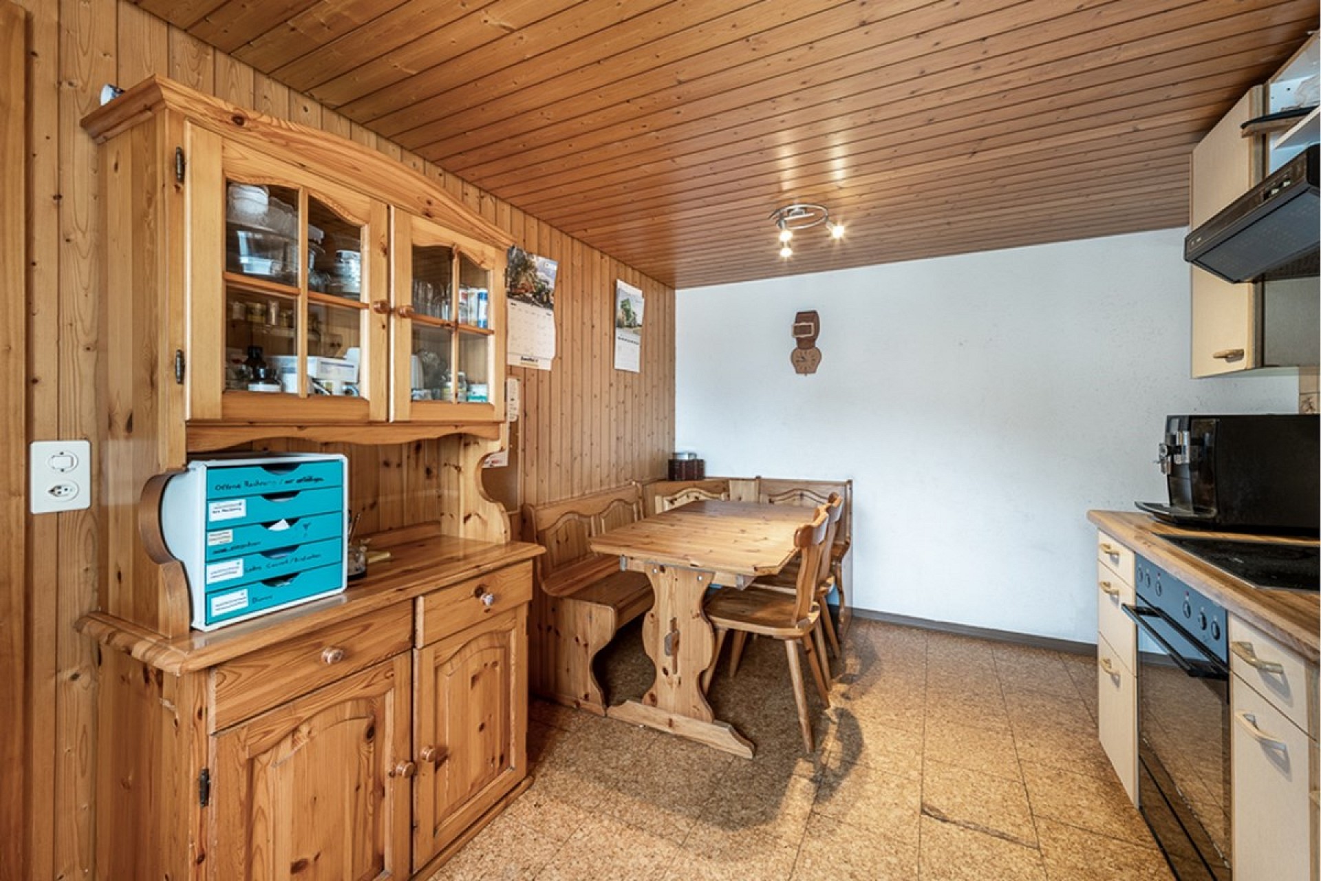 Rustikale Wohnküche mit viel Holz