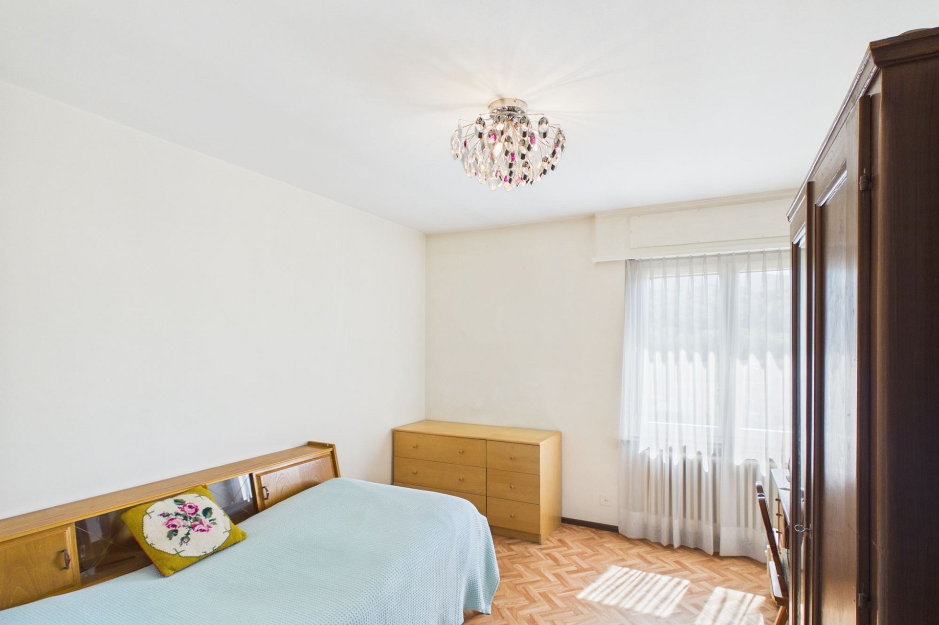 Schlafzimmer mit klassischer Einrichtung