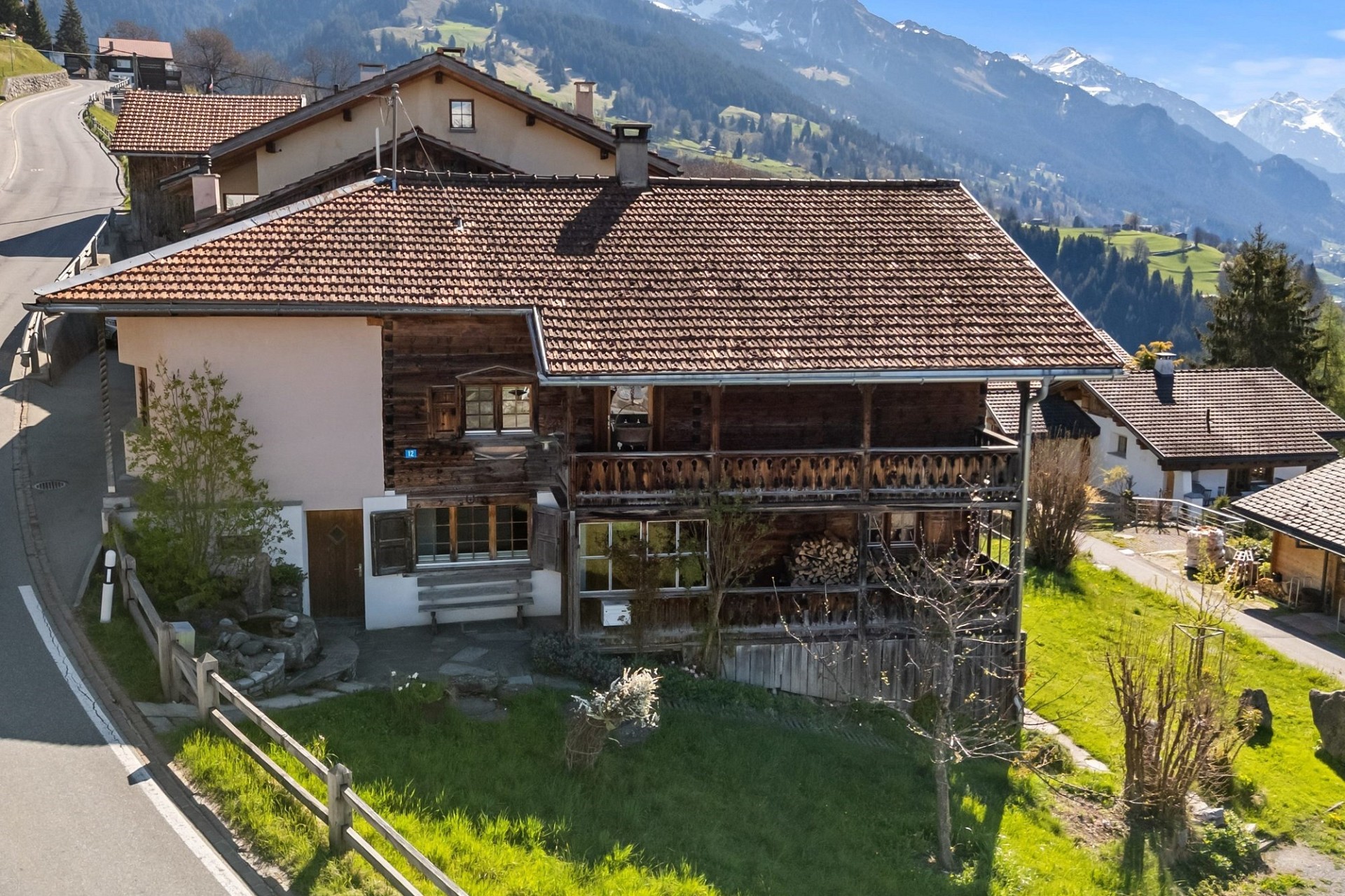 Alpenhaus mit Bergblick