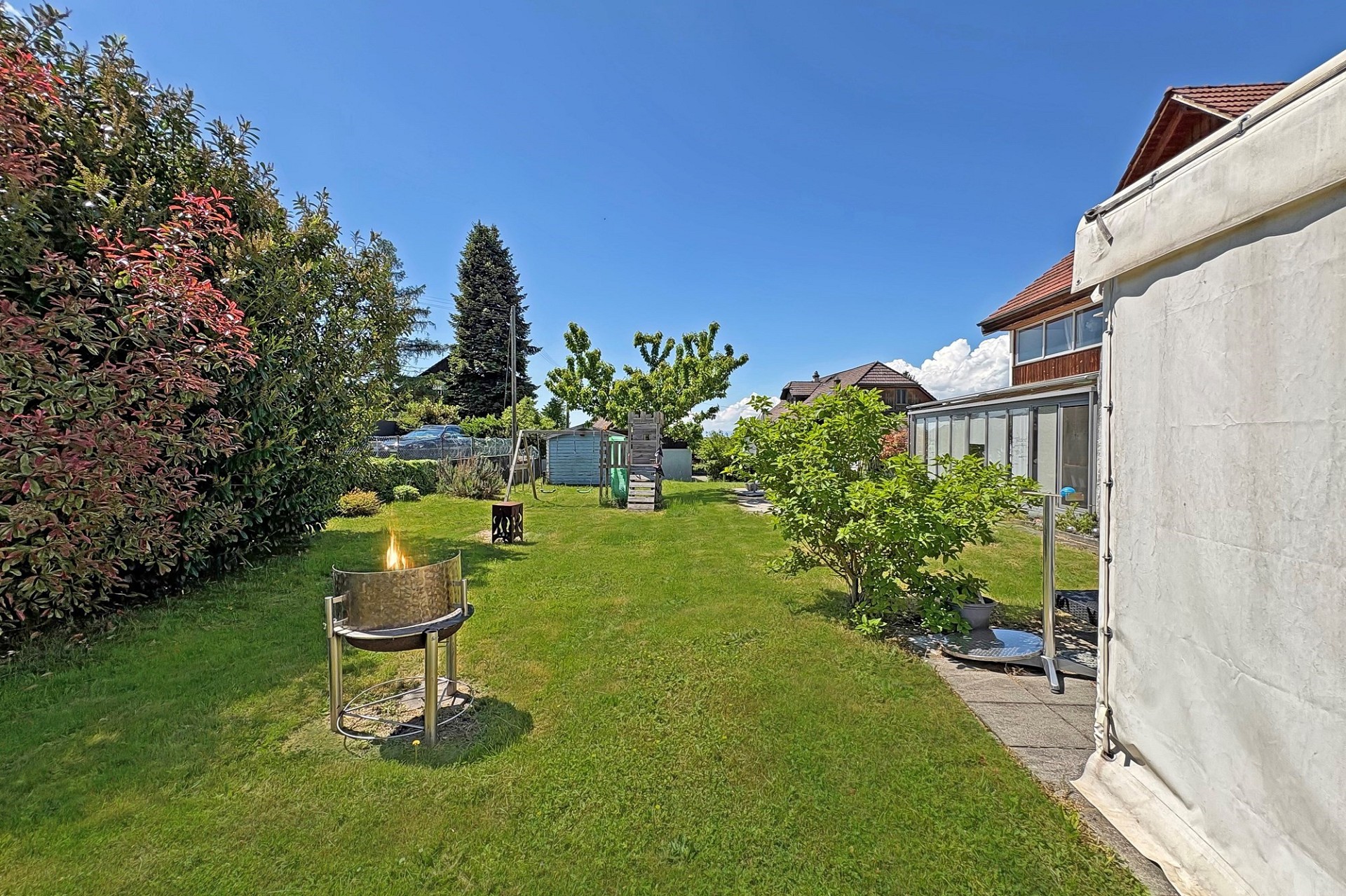 Garten mit Feuerstelle