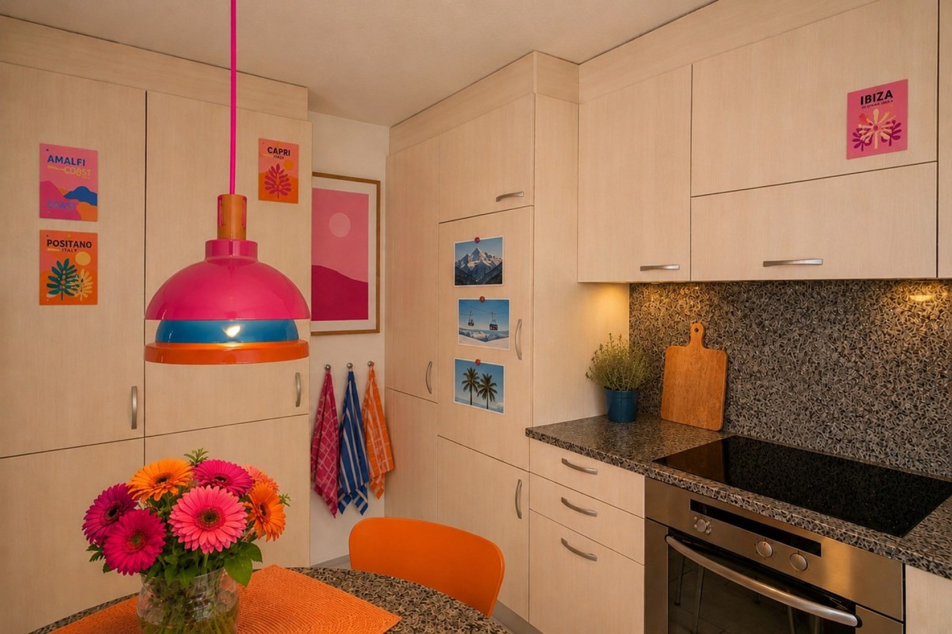 Bunte Küche mit Retro-Charme