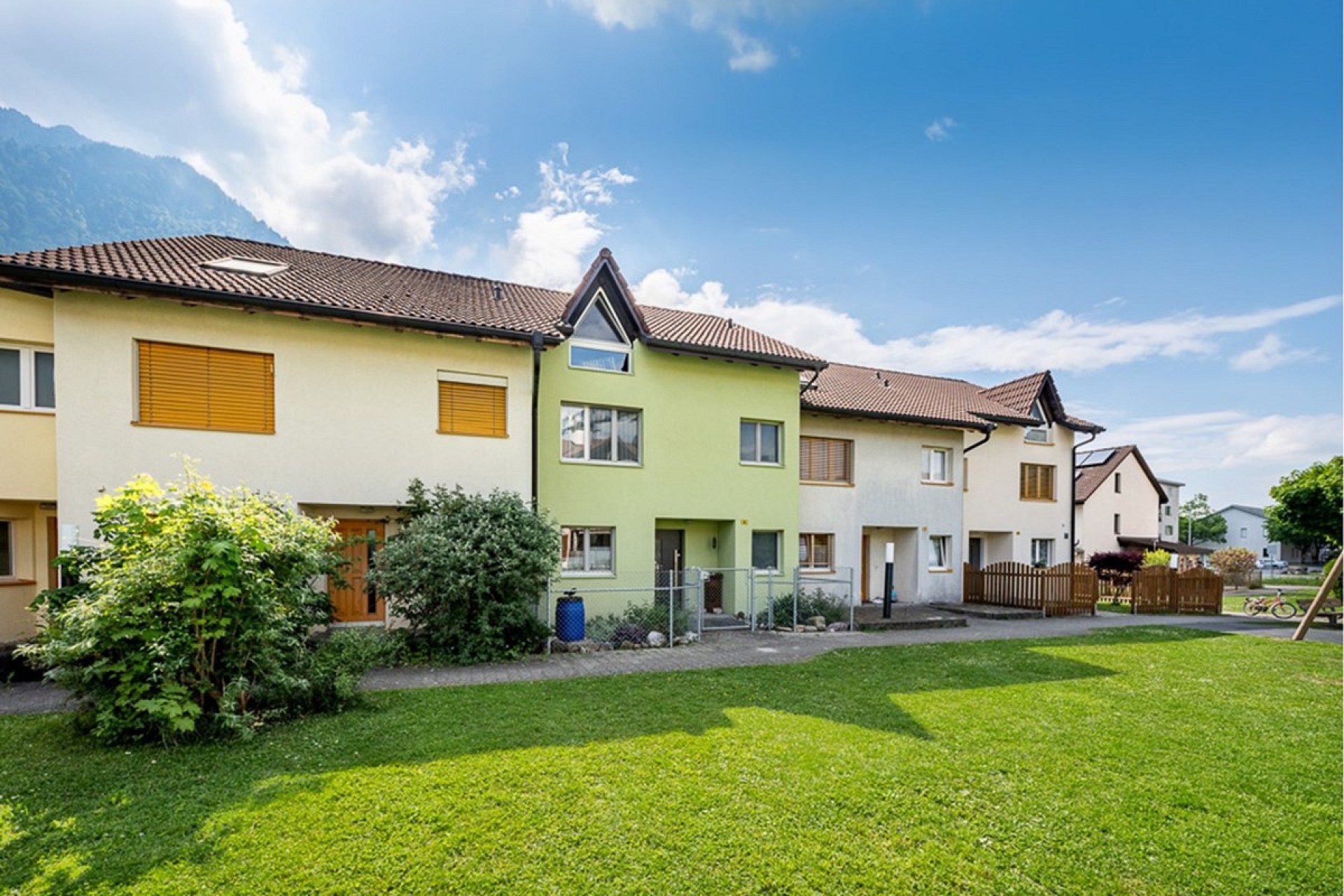 Reihenhaus mit Garten und Alpenblick