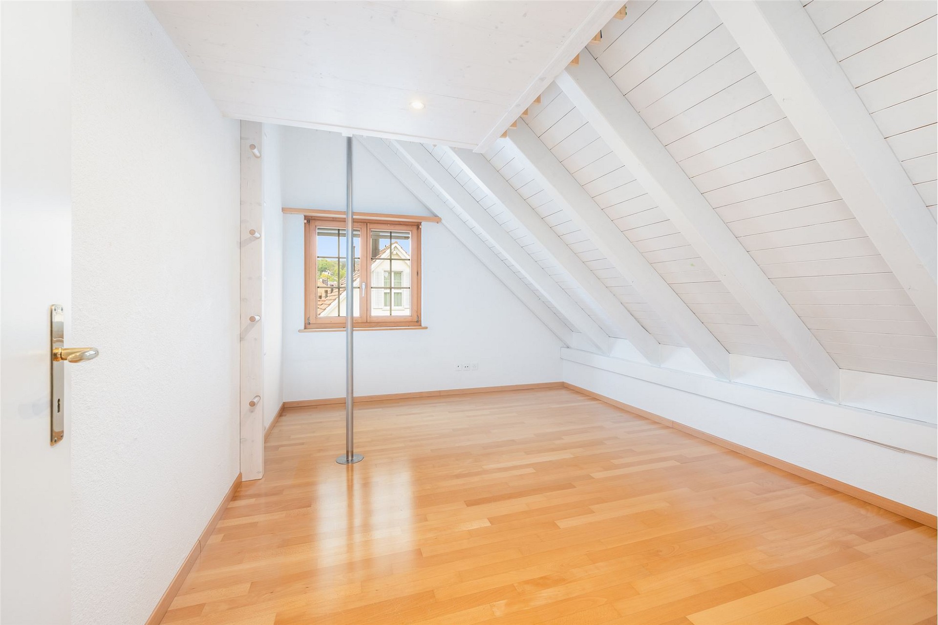 Ausgebauter Dachraum mit Dachfenster