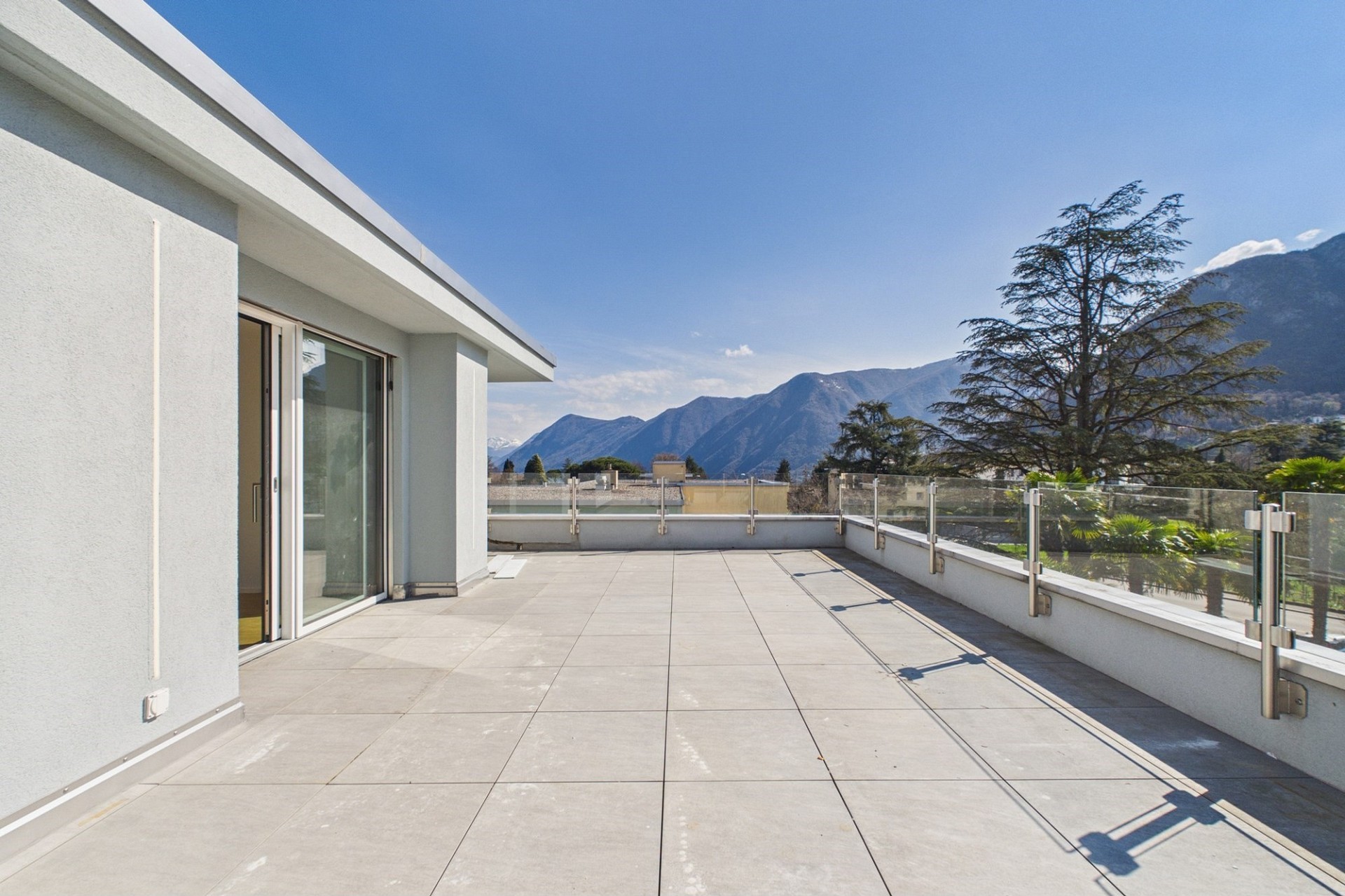 Dachterrasse mit Bergblick