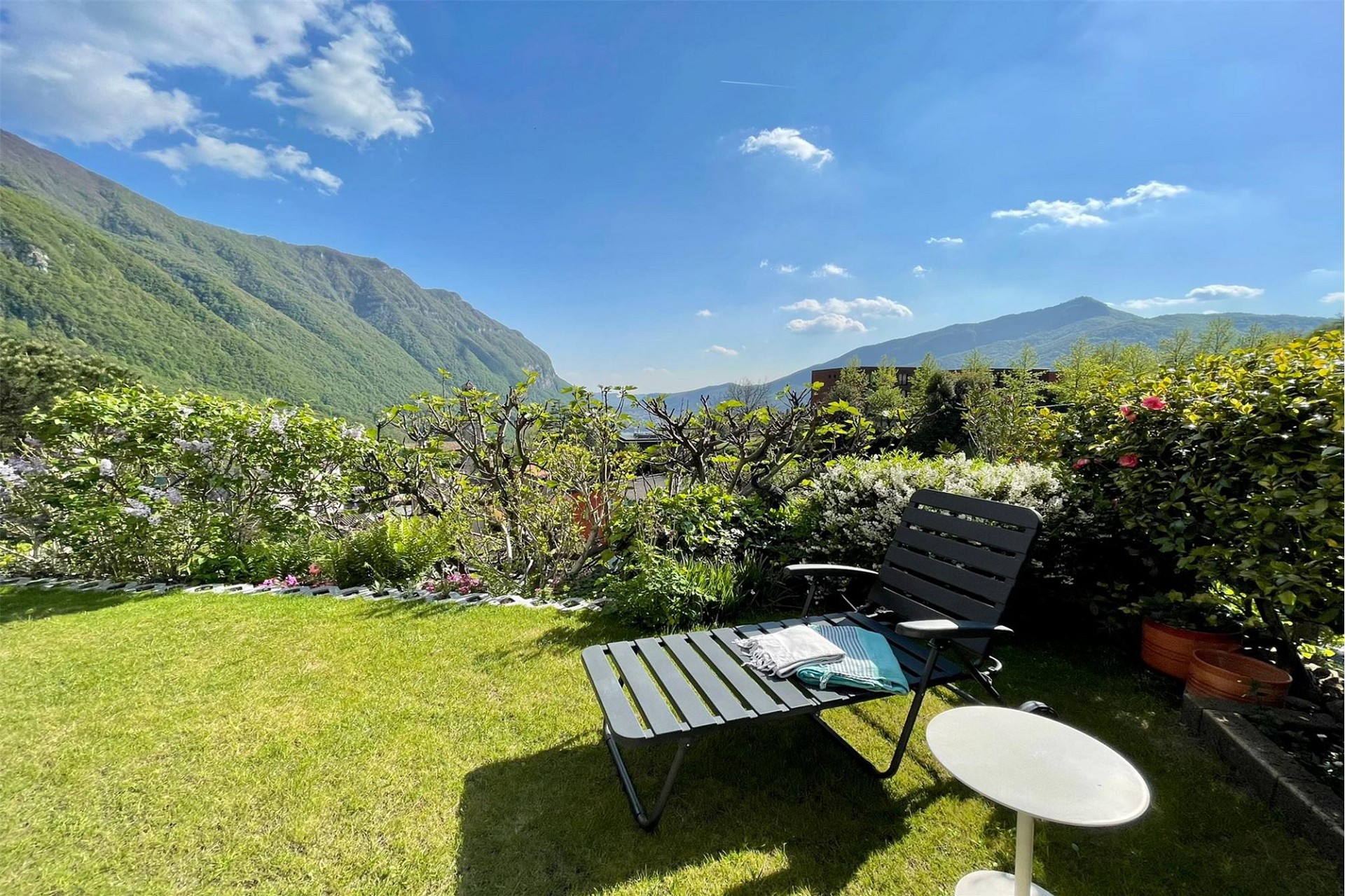 Terrasse mit Bergblick