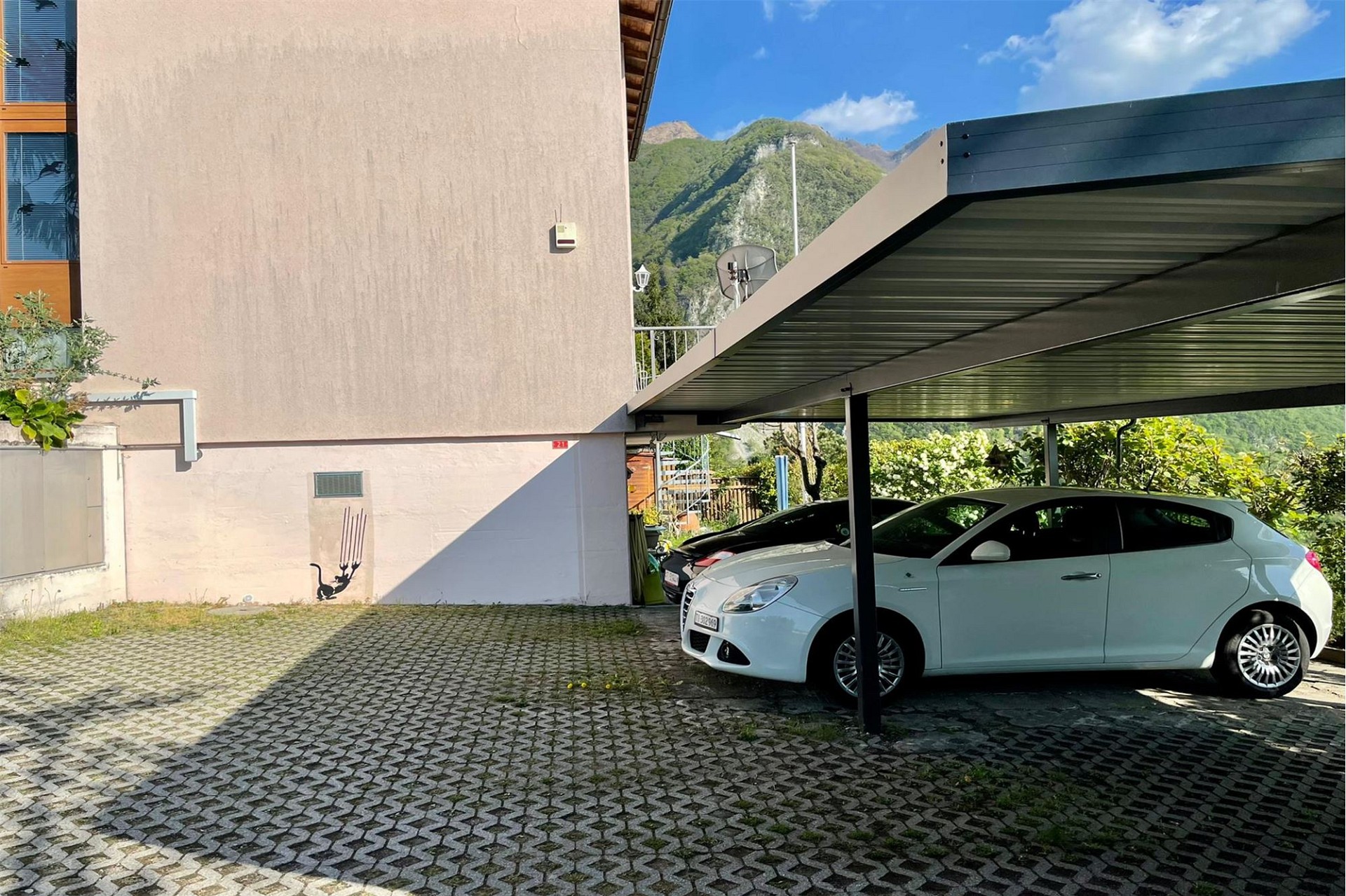 Carport mit Bergblick