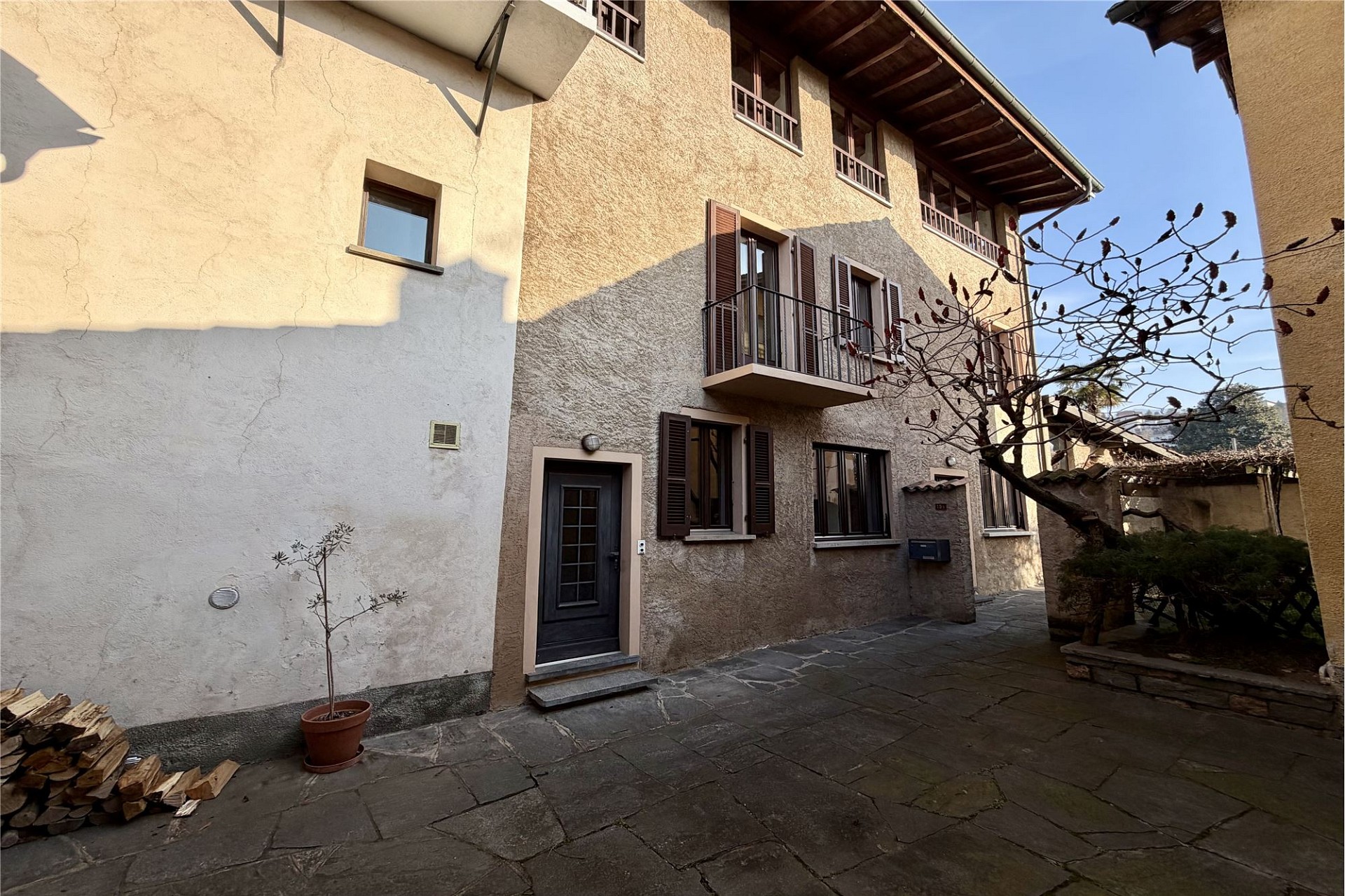 Innenhof eines mediterranen Wohngebäudes