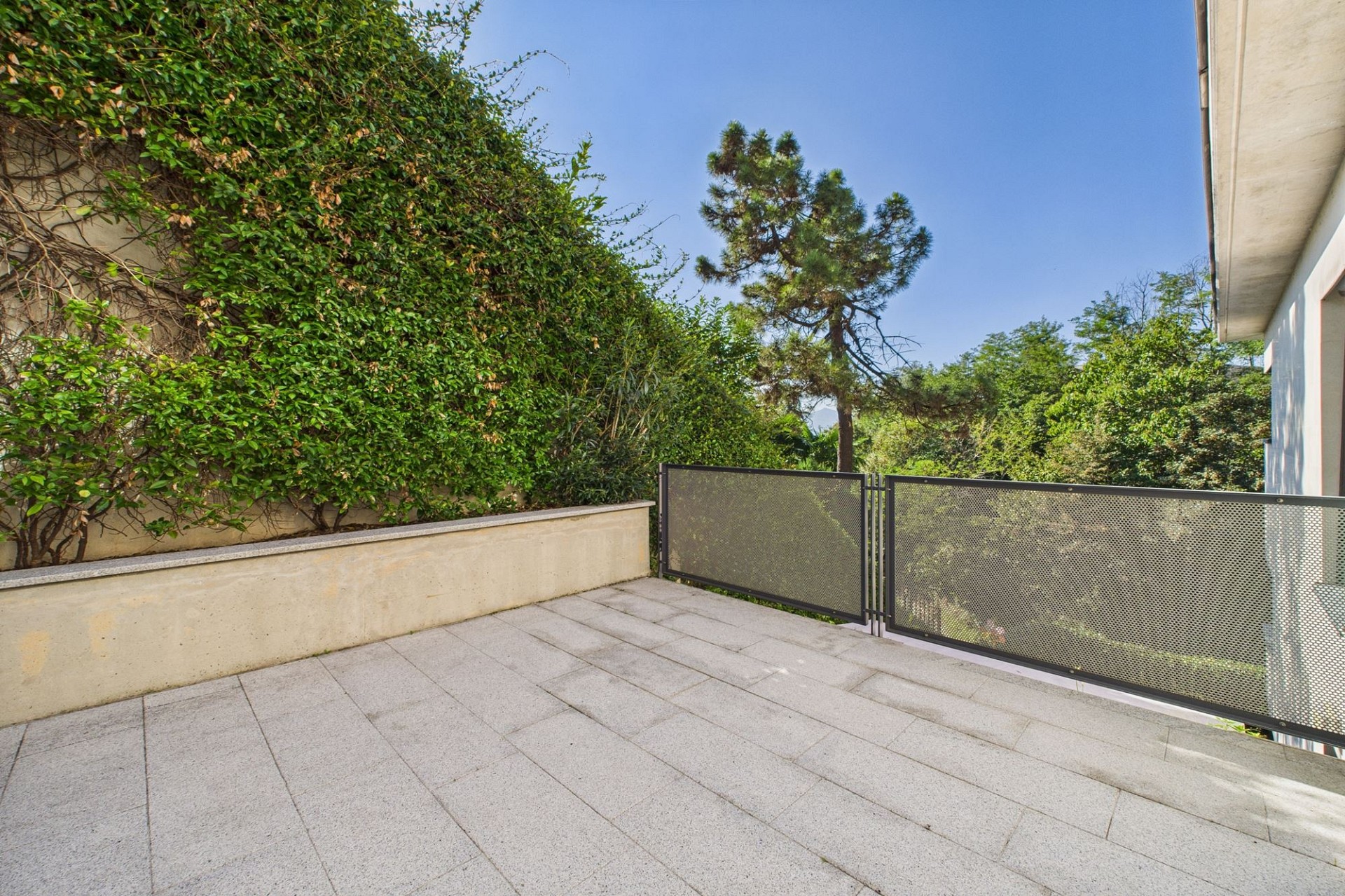 Terrasse mit Blick ins Grüne
