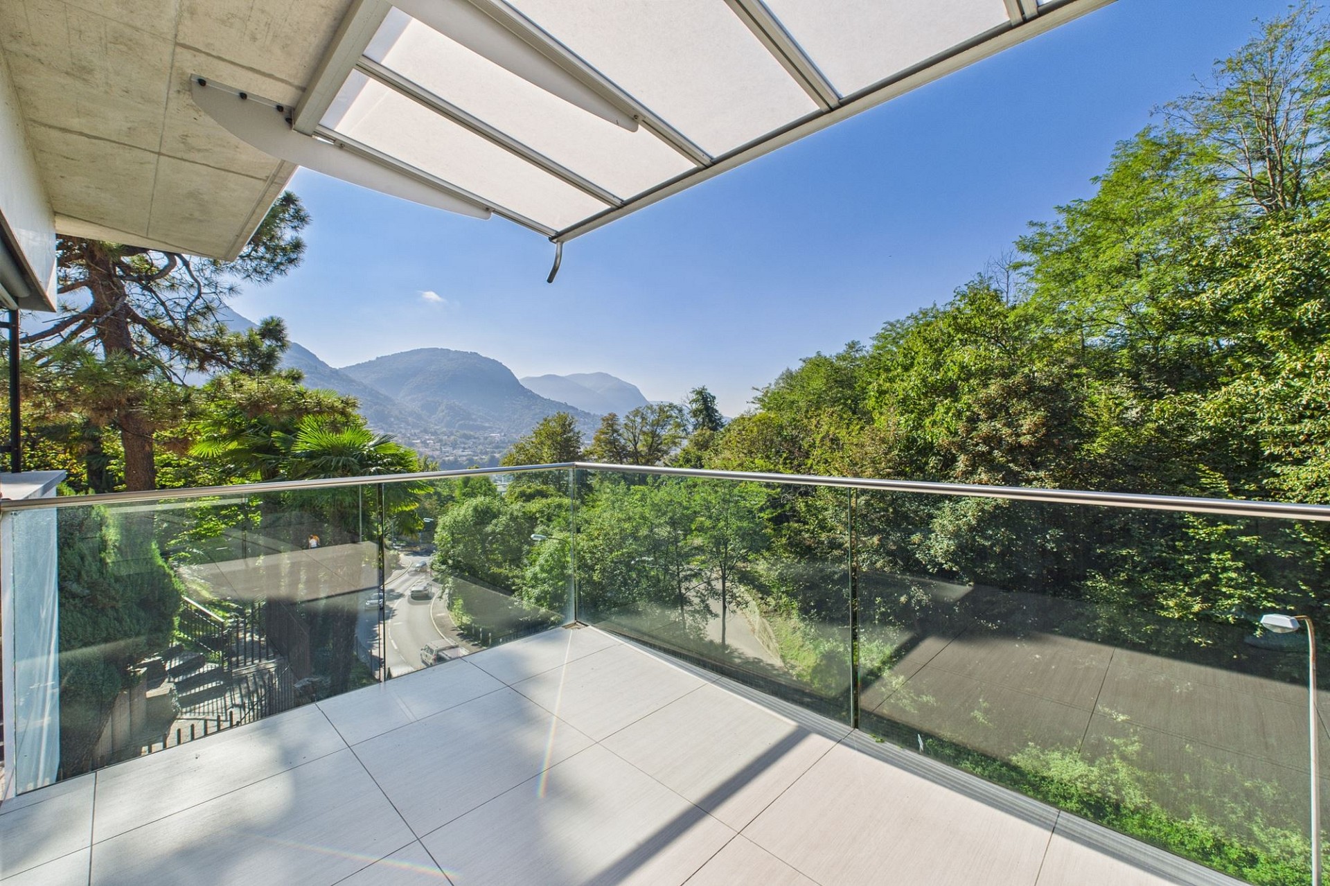 Balkon mit Bergblick